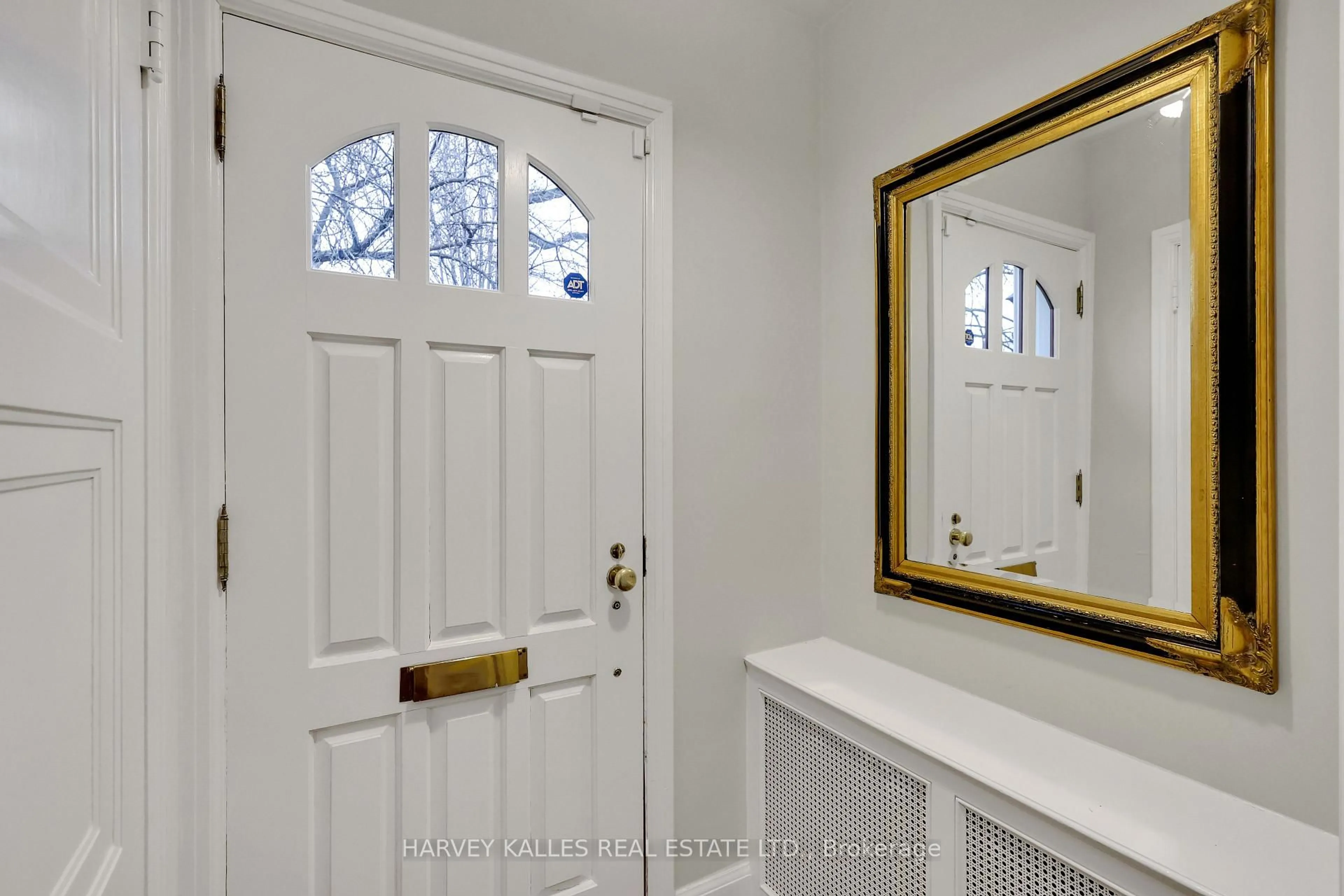 Indoor entryway for 64 Hillhurst Blvd, Toronto Ontario M5N 1N6