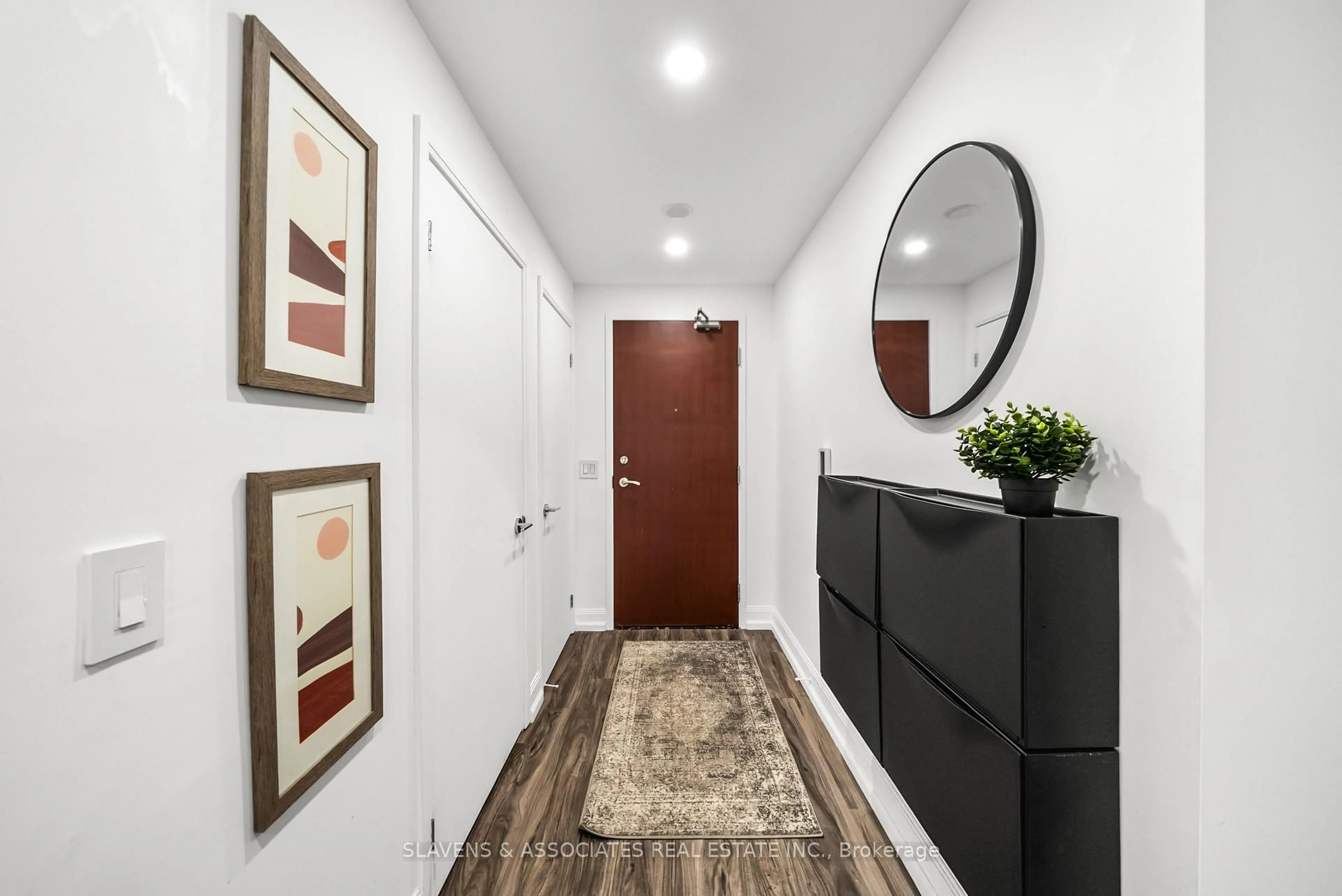 Indoor entryway for 2181 Yonge St #2303, Toronto Ontario M4S 3H7