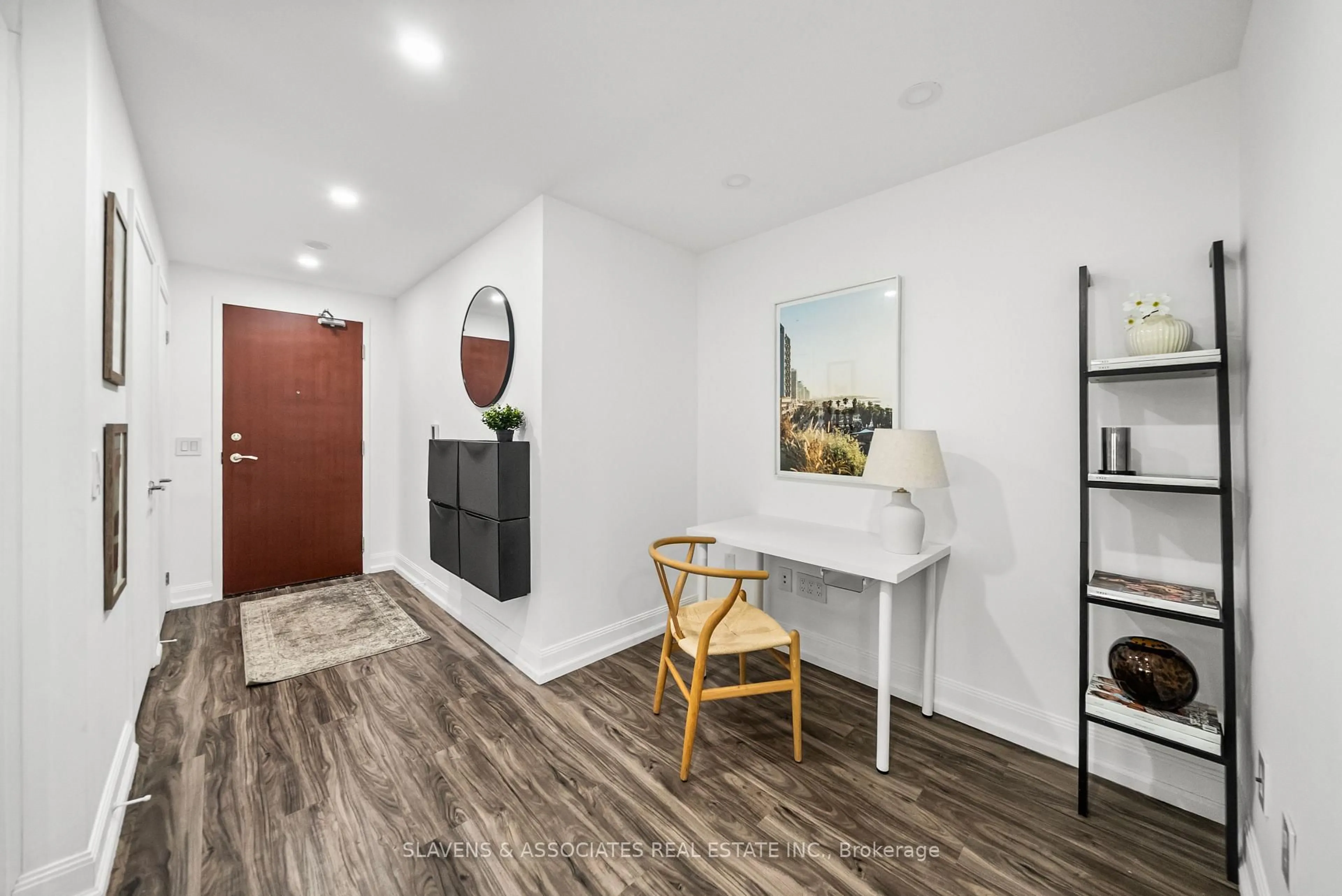 Indoor entryway for 2181 Yonge St #2303, Toronto Ontario M4S 3H7