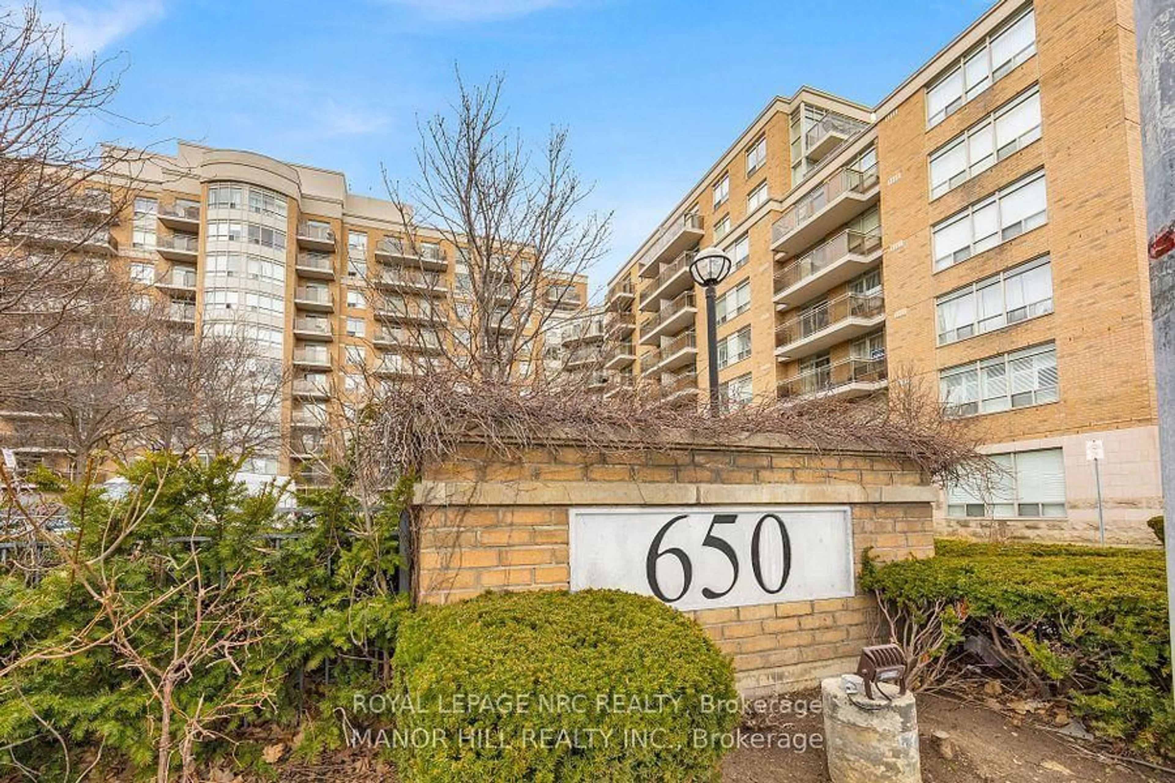 A pic from outside/outdoor area/front of a property/back of a property/a pic from drone, street for 650 Lawrence Ave #223, Toronto Ontario M6A 3E8
