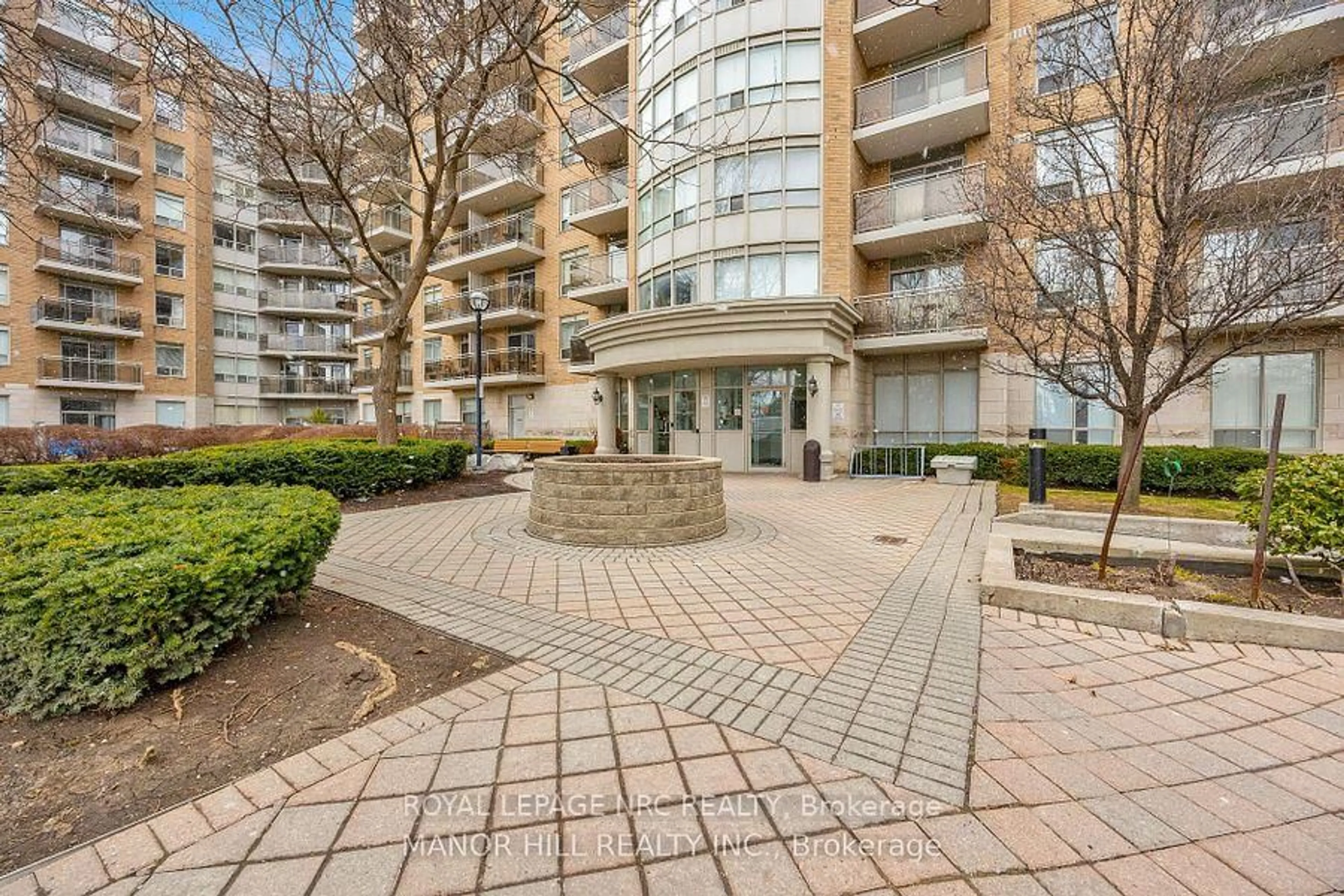 Patio, street for 650 Lawrence Ave #223, Toronto Ontario M6A 3E8