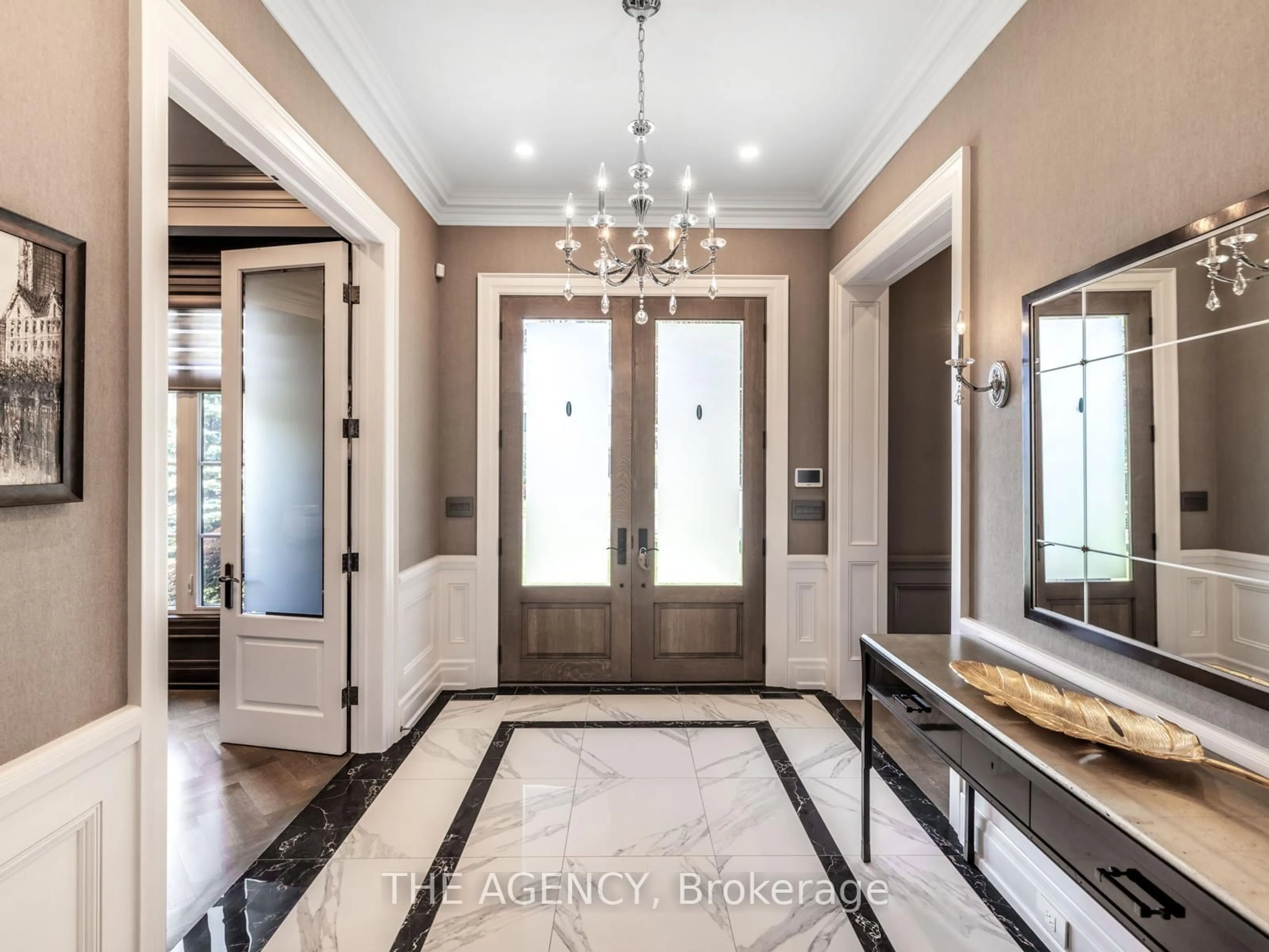 Indoor entryway for 1 Suncrest Dr, Toronto Ontario M3C 2L1