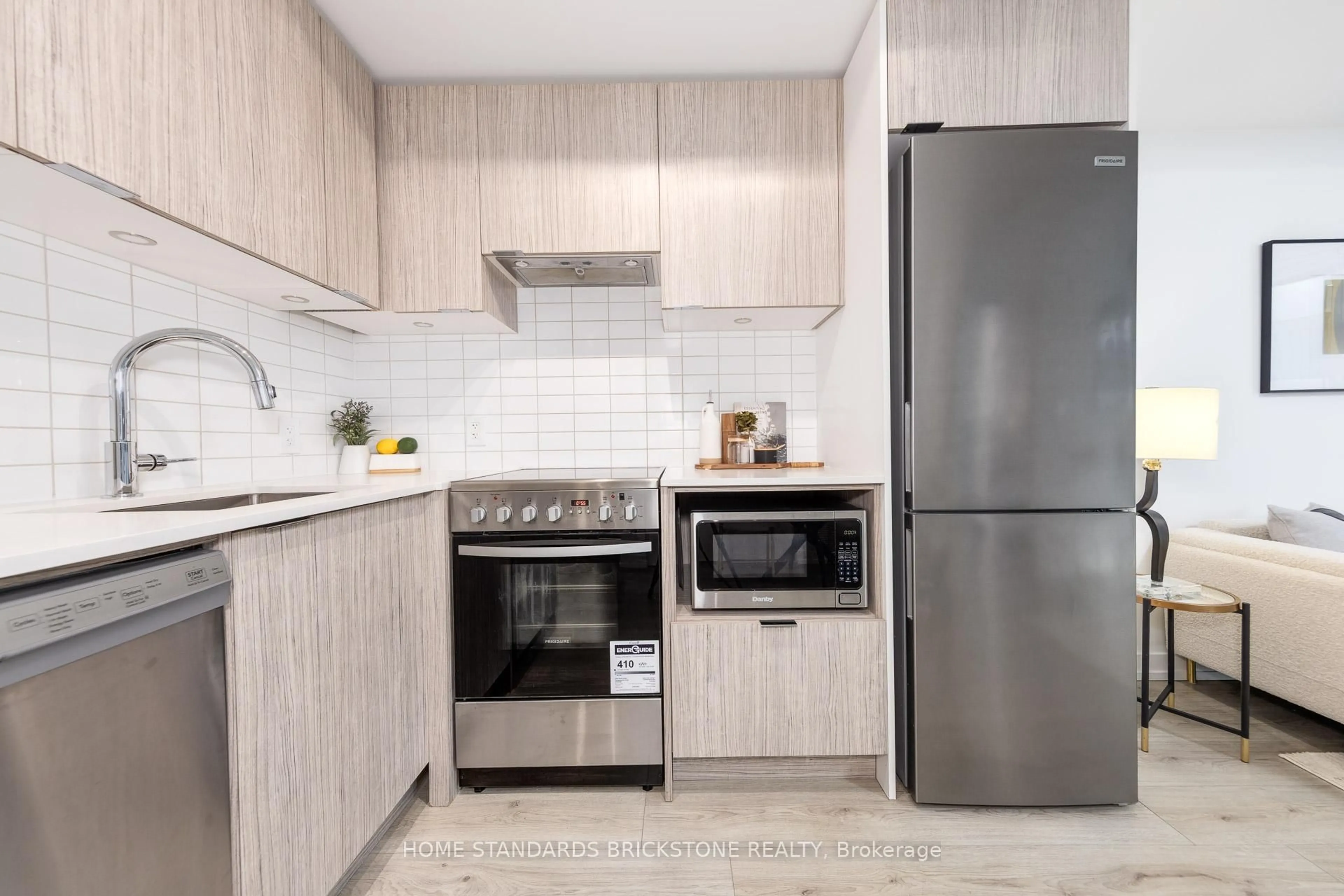 Standard kitchen, unknown for 395 Bloor St #1604, Toronto Ontario M4W 0B4