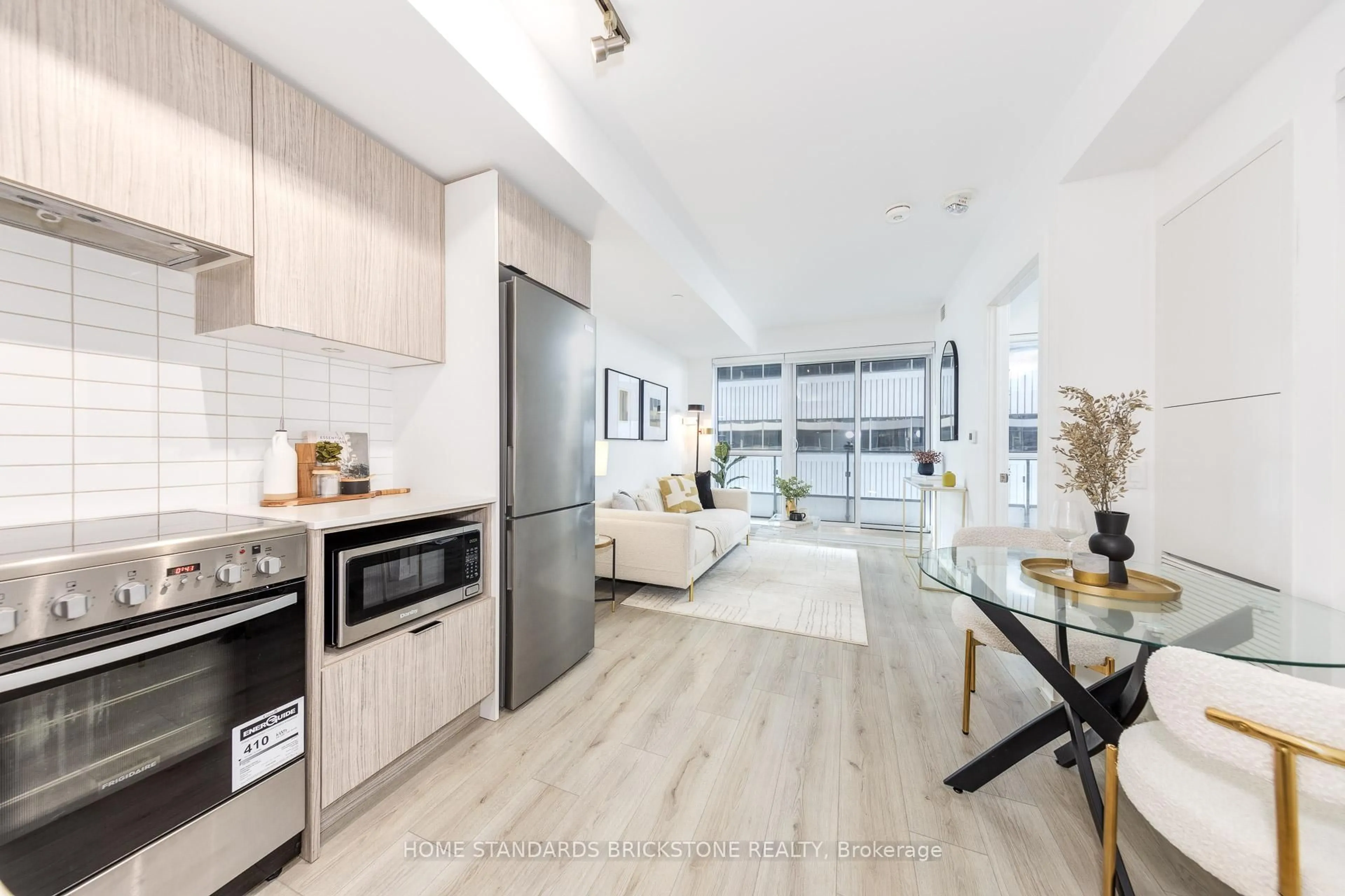 Open concept kitchen, unknown for 395 Bloor St #1604, Toronto Ontario M4W 0B4