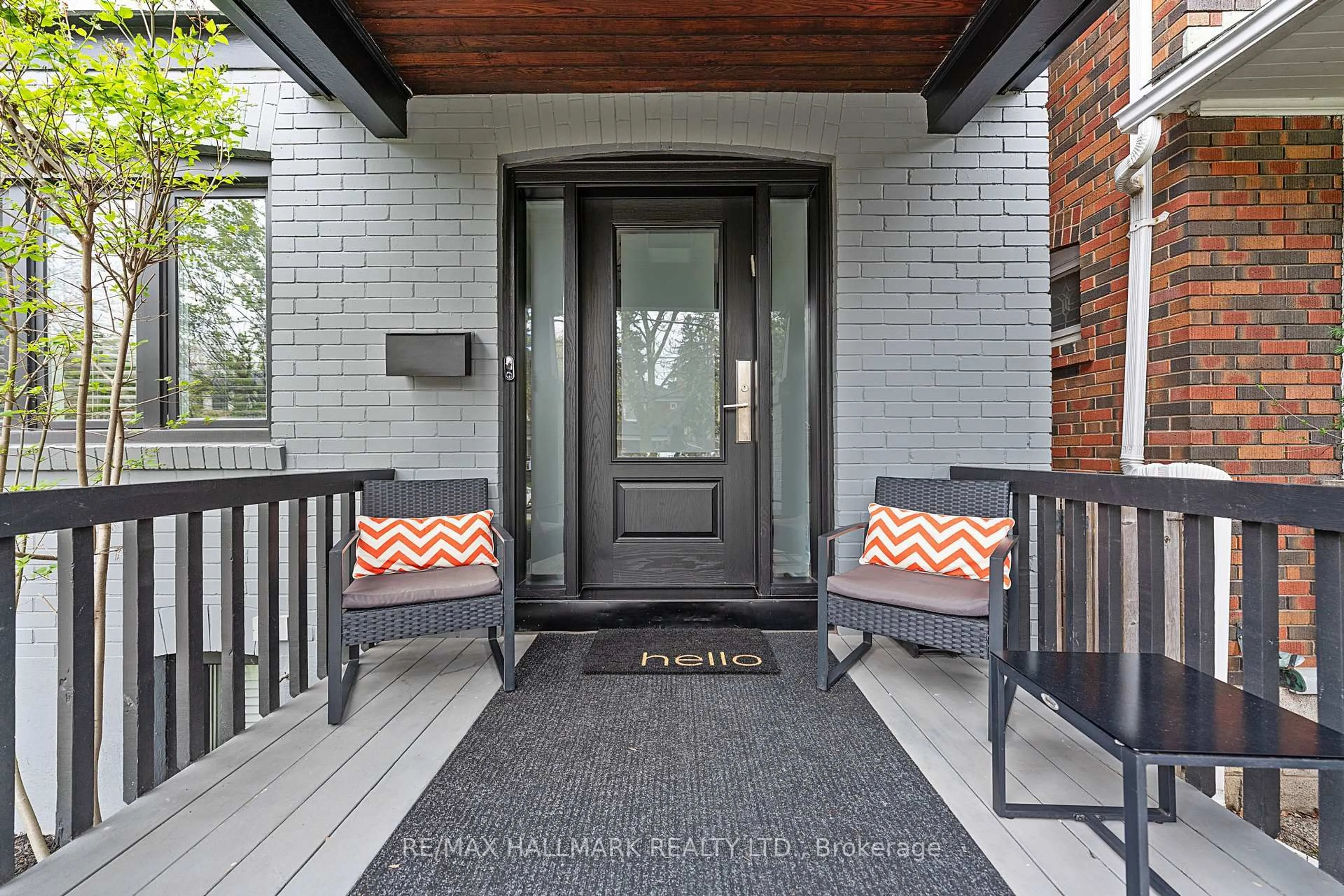 Indoor entryway for 176 Melrose Ave, Toronto Ontario M5M 1Z1