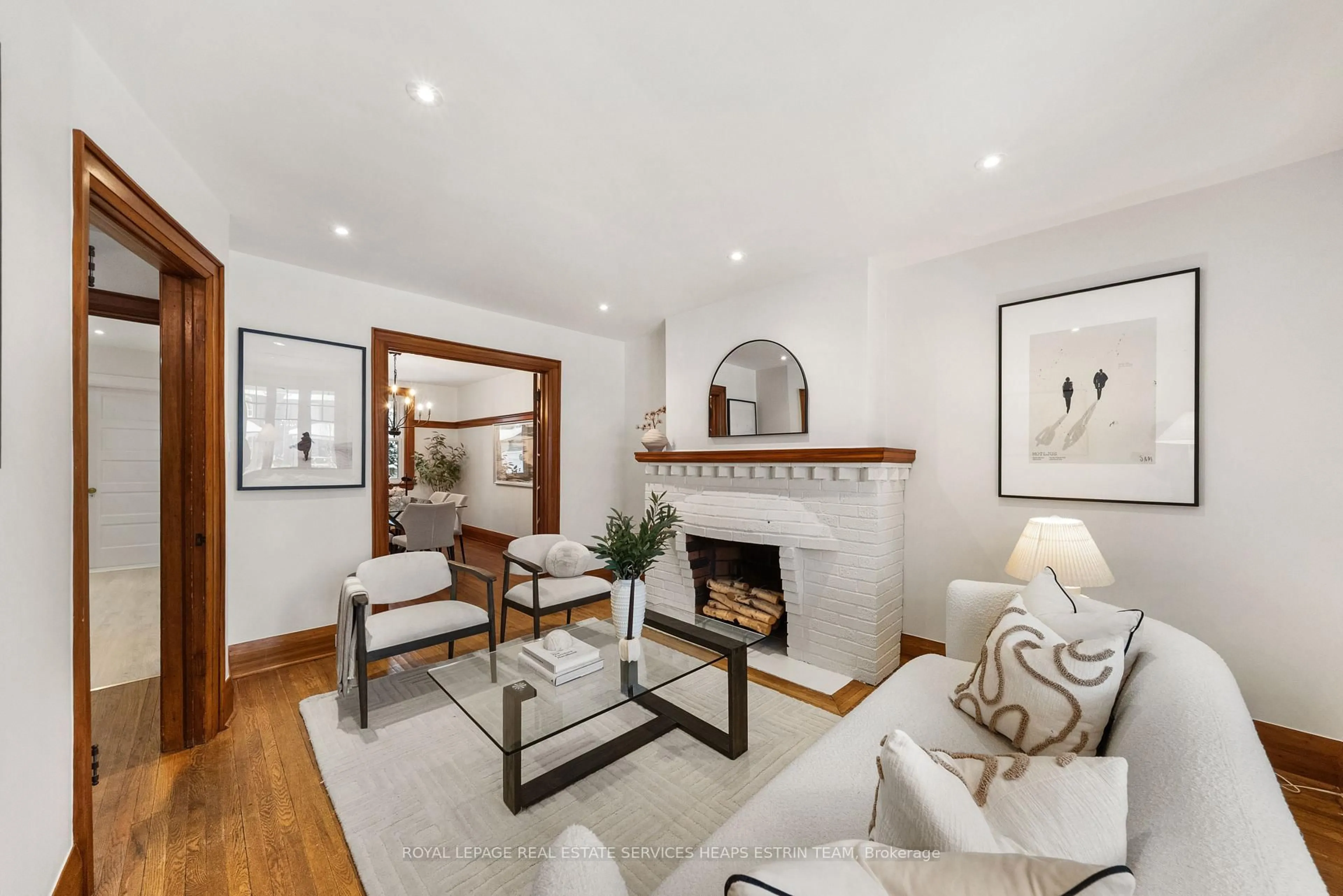 Living room with furniture, unknown for 680 Hillsdale Ave, Toronto Ontario M4S 1V3