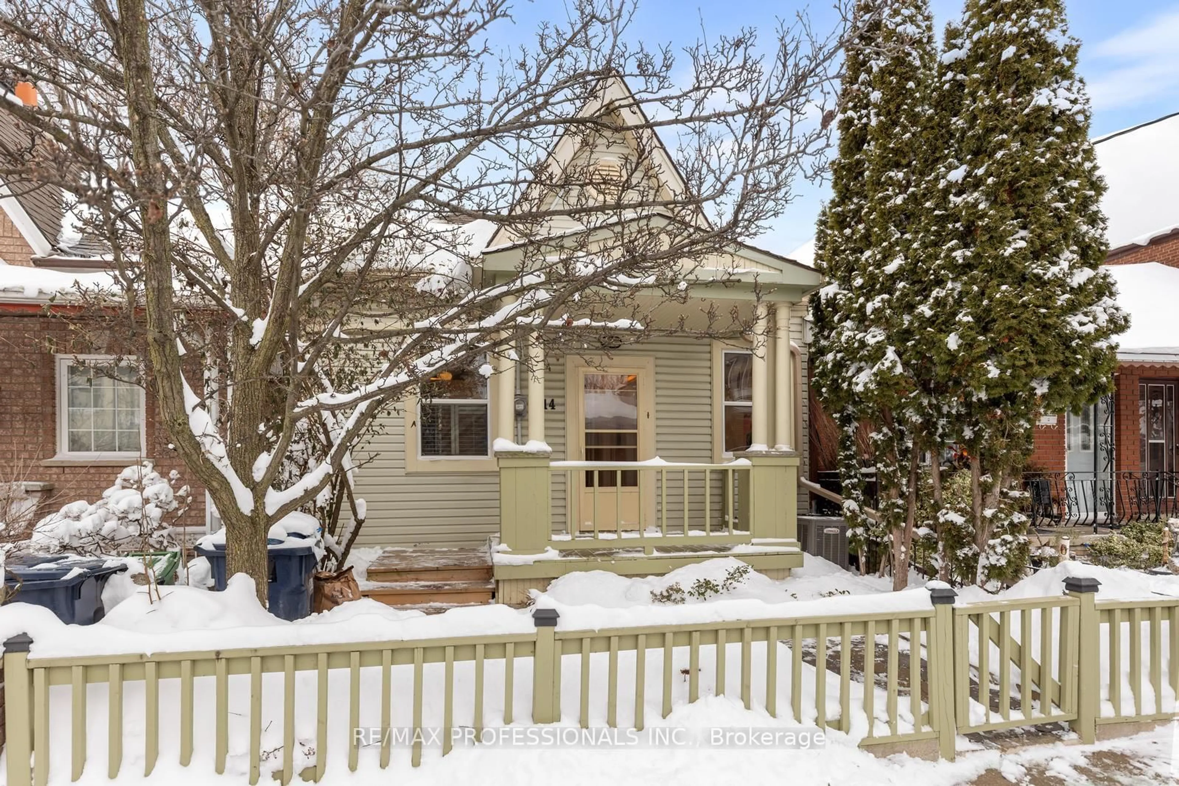 Unknown for 114 Manning Ave, Toronto Ontario M6J 2K5