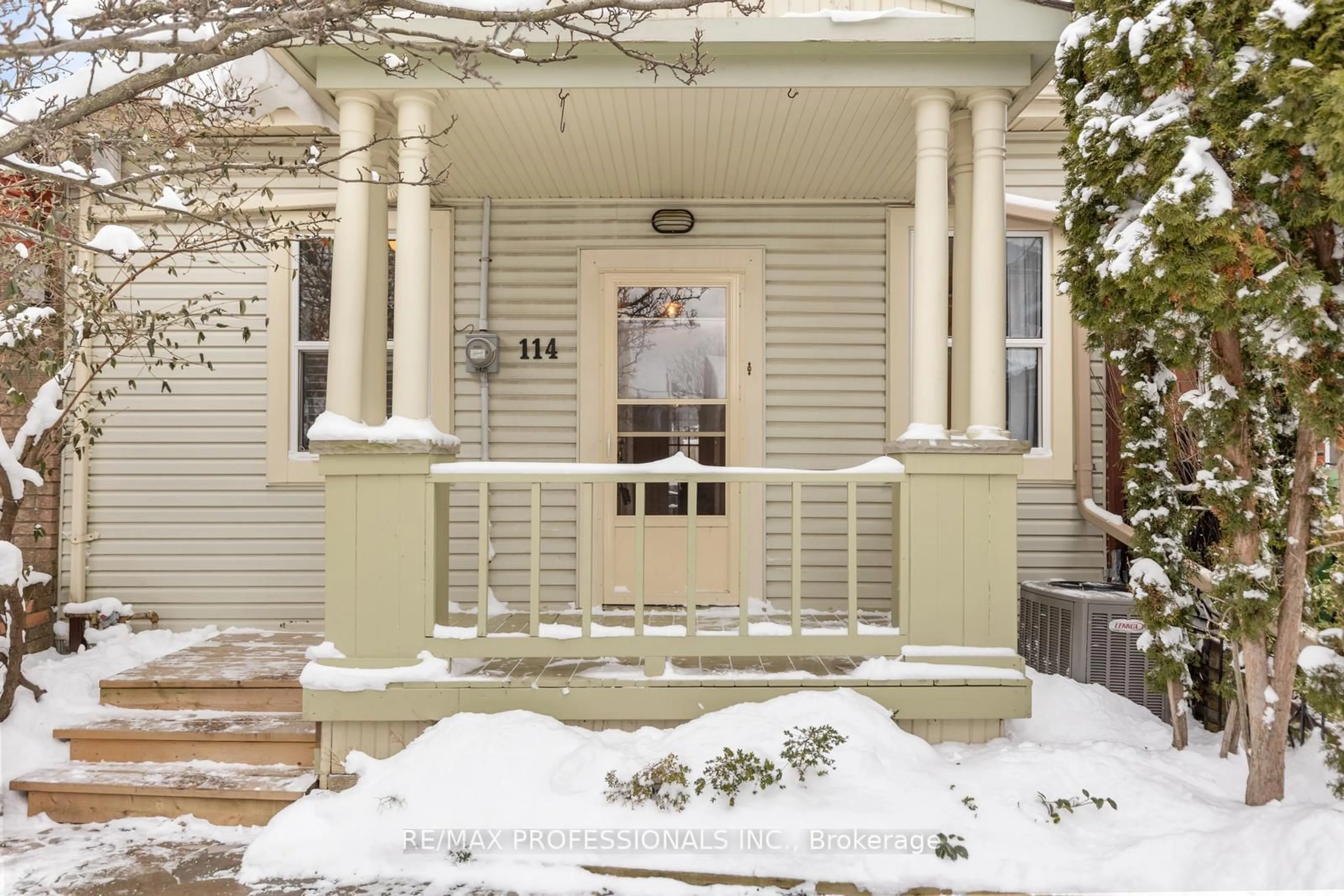 Unknown for 114 Manning Ave, Toronto Ontario M6J 2K5