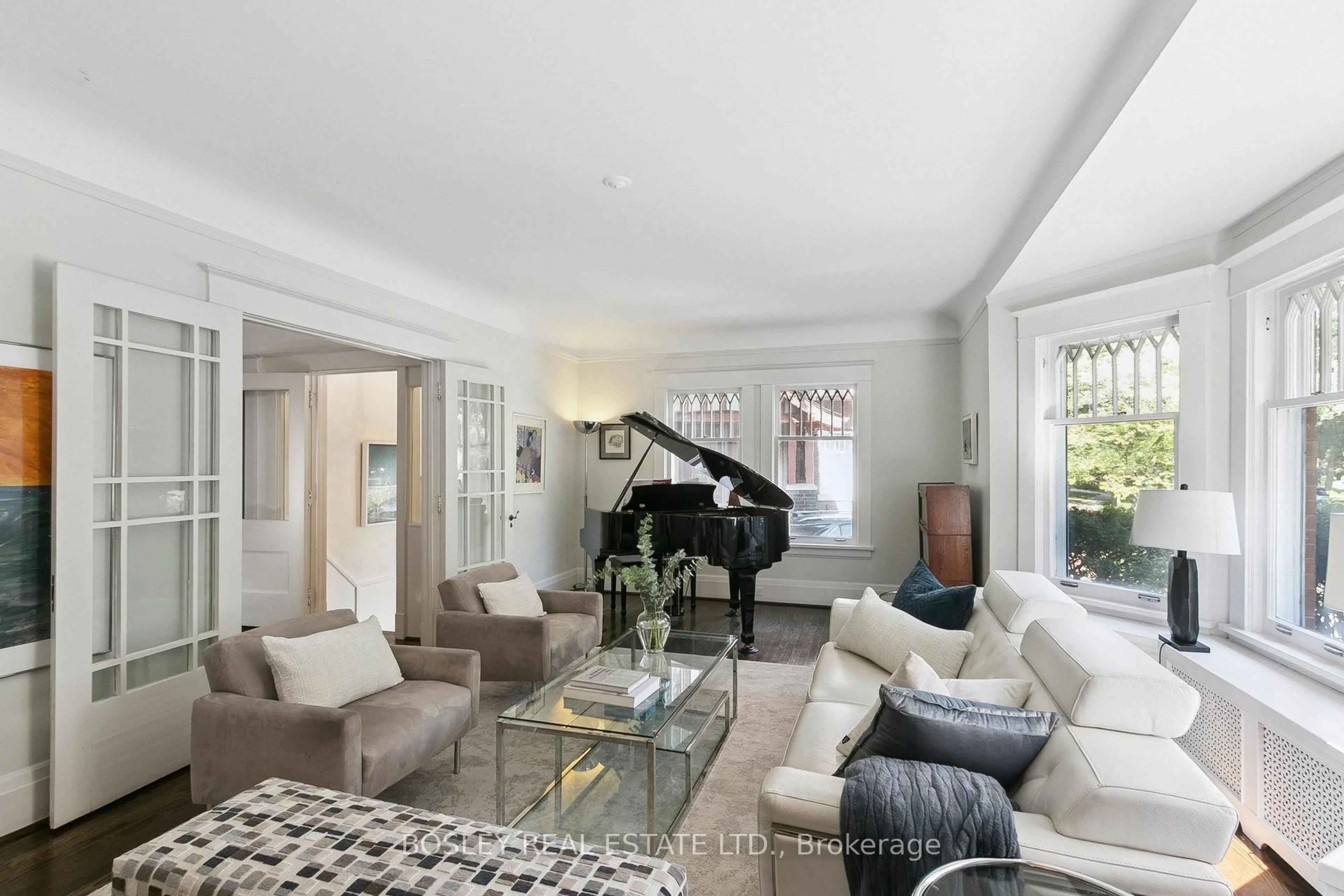 Living room with furniture, unknown for 52 Rowanwood Ave, Toronto Ontario M4W 1Y7