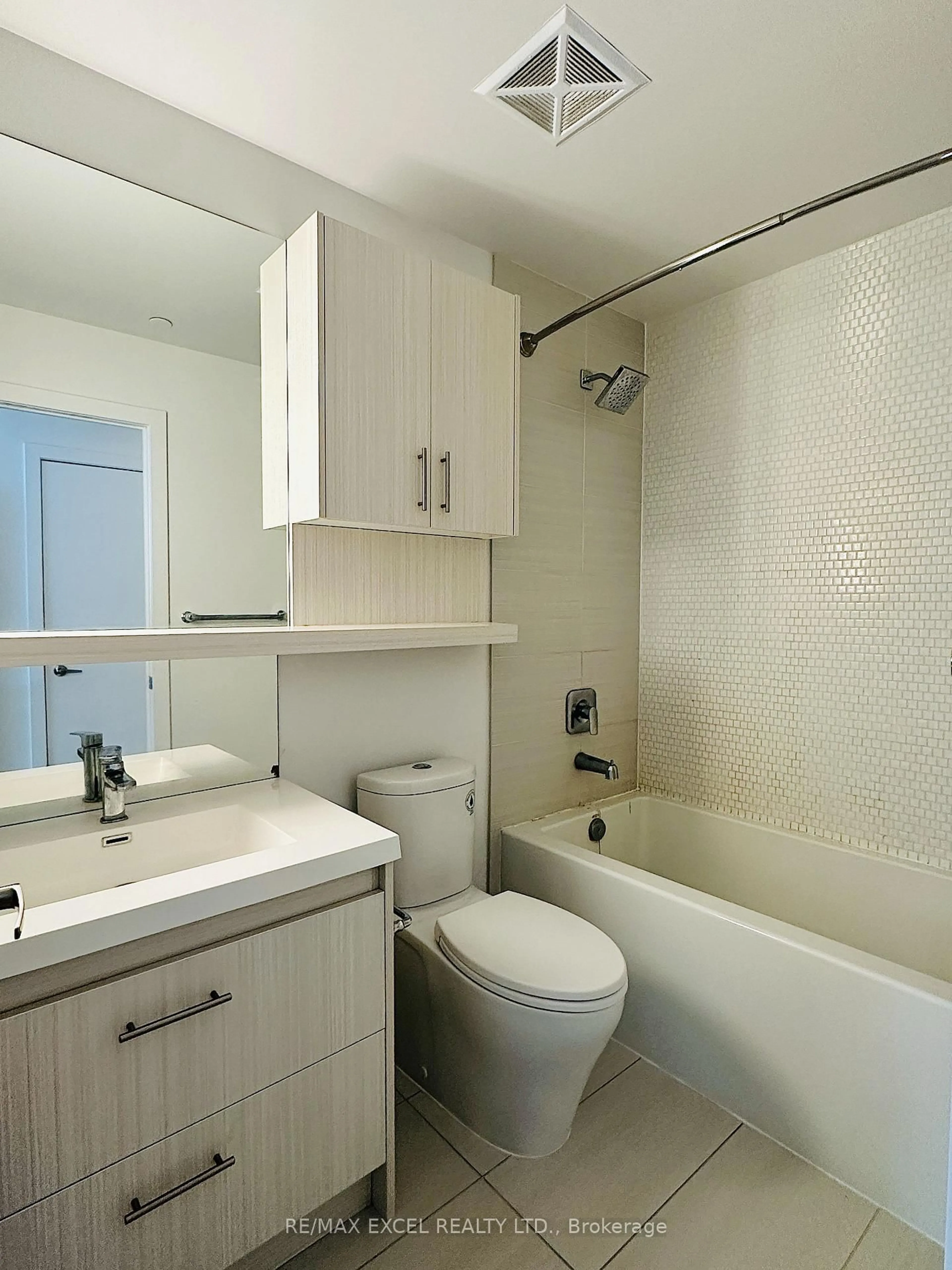 Standard bathroom, ceramic/tile floor for 128 Fairview Mall Dr #1309, Toronto Ontario M2J 0E8