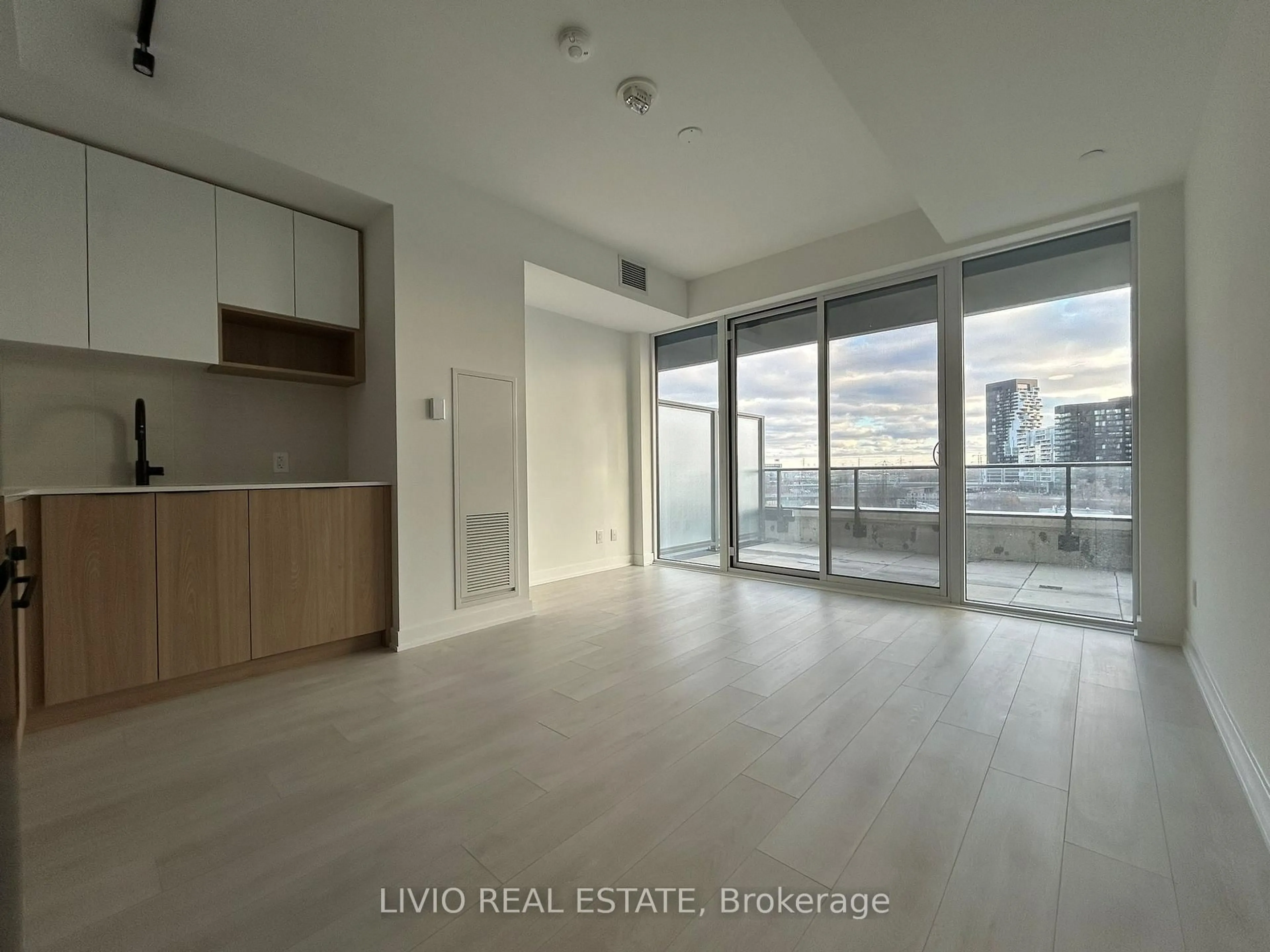 Unknown for 5 Defries St #513, Toronto Ontario M5A 0W7