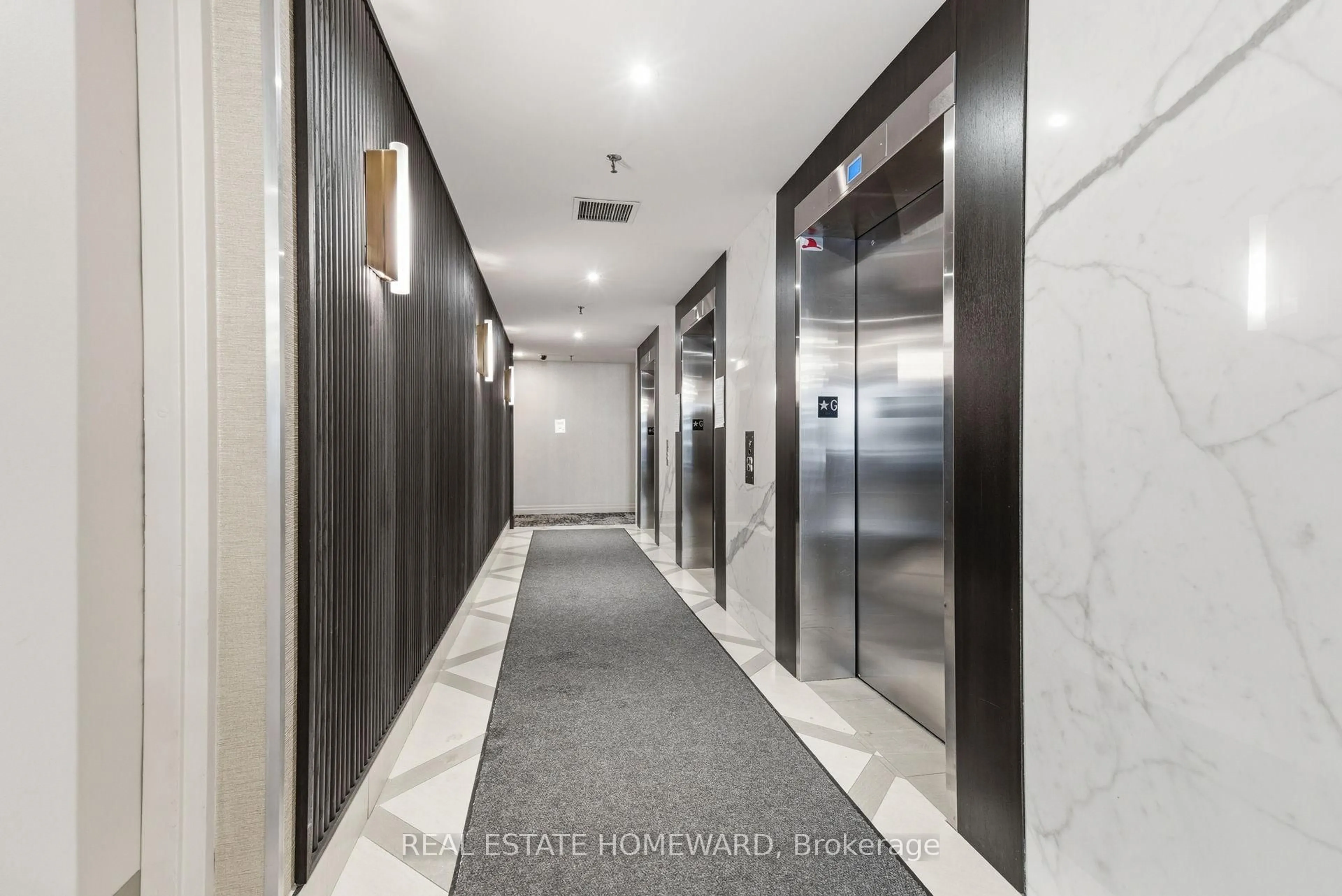 Indoor foyer for 215 Wynford Dr #1006, Toronto Ontario M3C 3P5