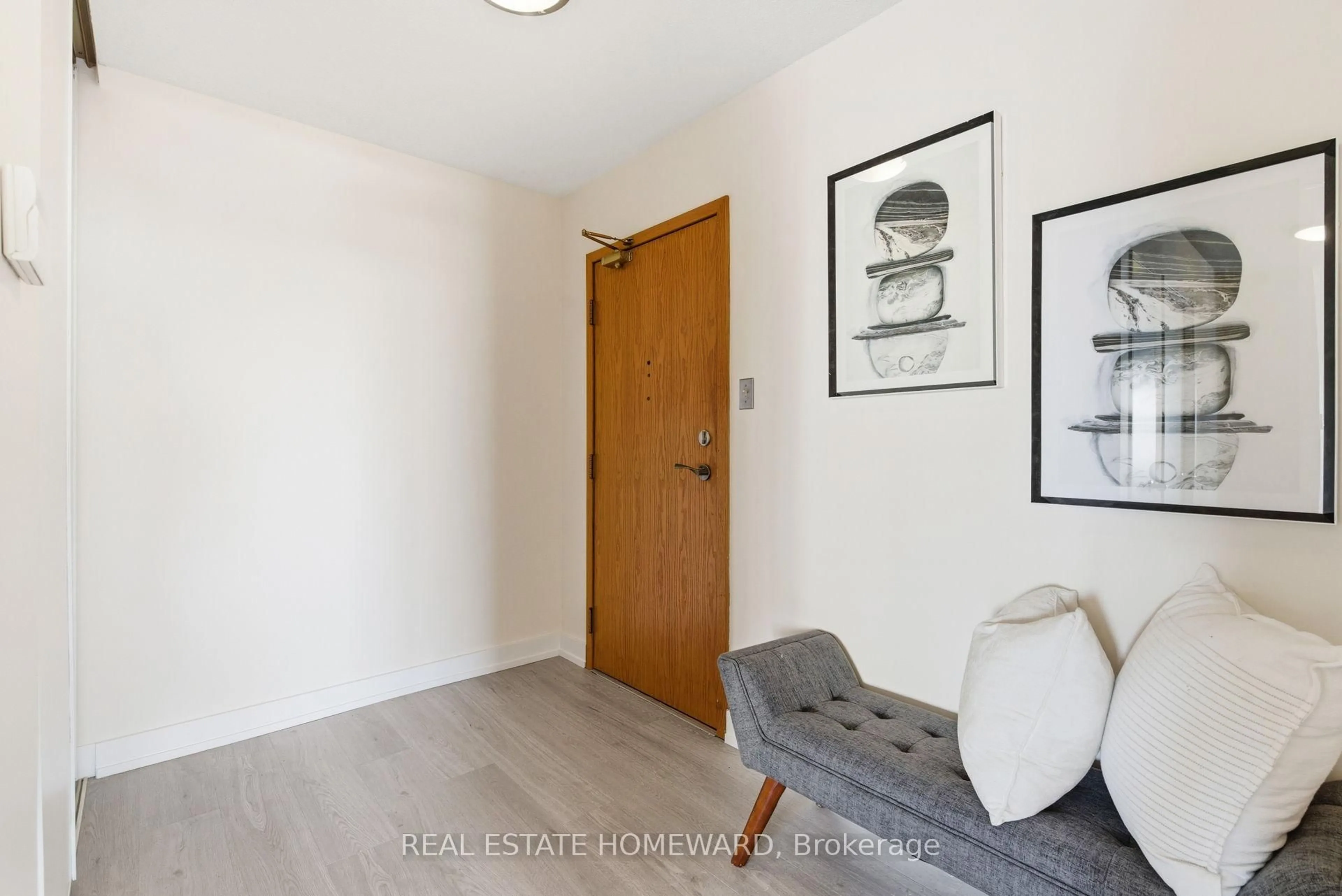 Indoor entryway for 215 Wynford Dr #1006, Toronto Ontario M3C 3P5