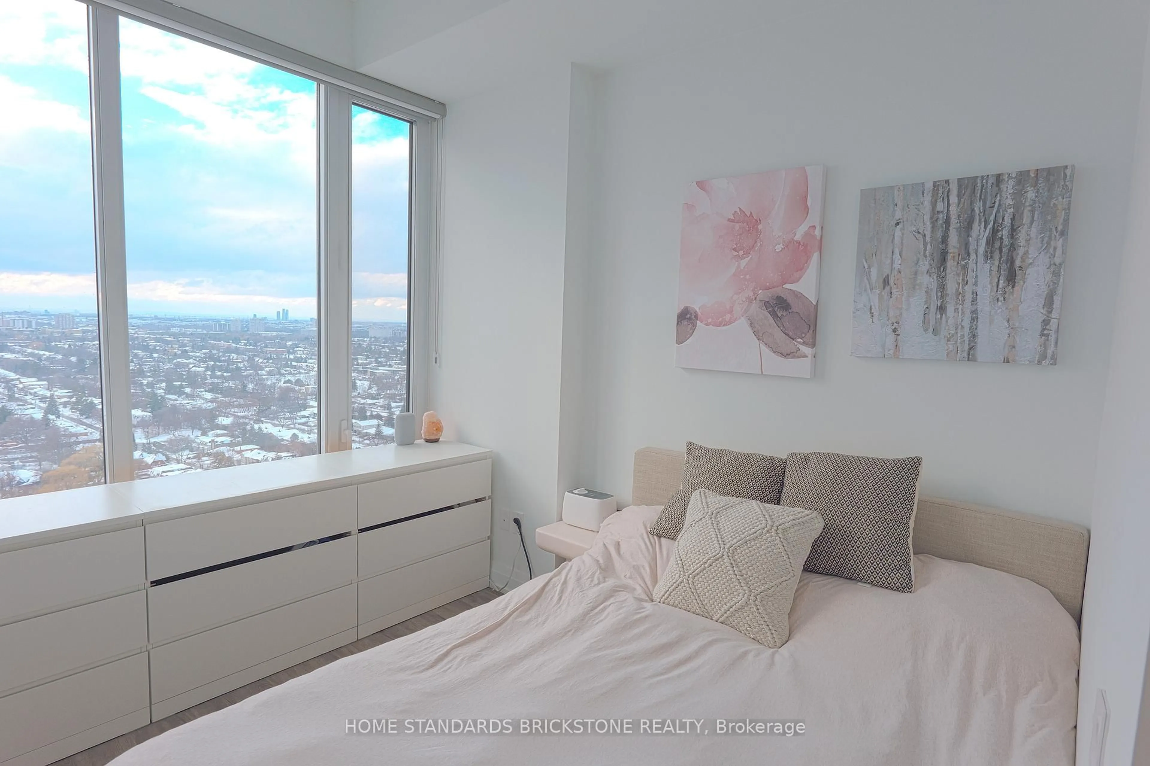 Bedroom with bed, unknown for 75 Canterbury Pl #Ph503, Toronto Ontario M2N 2N1