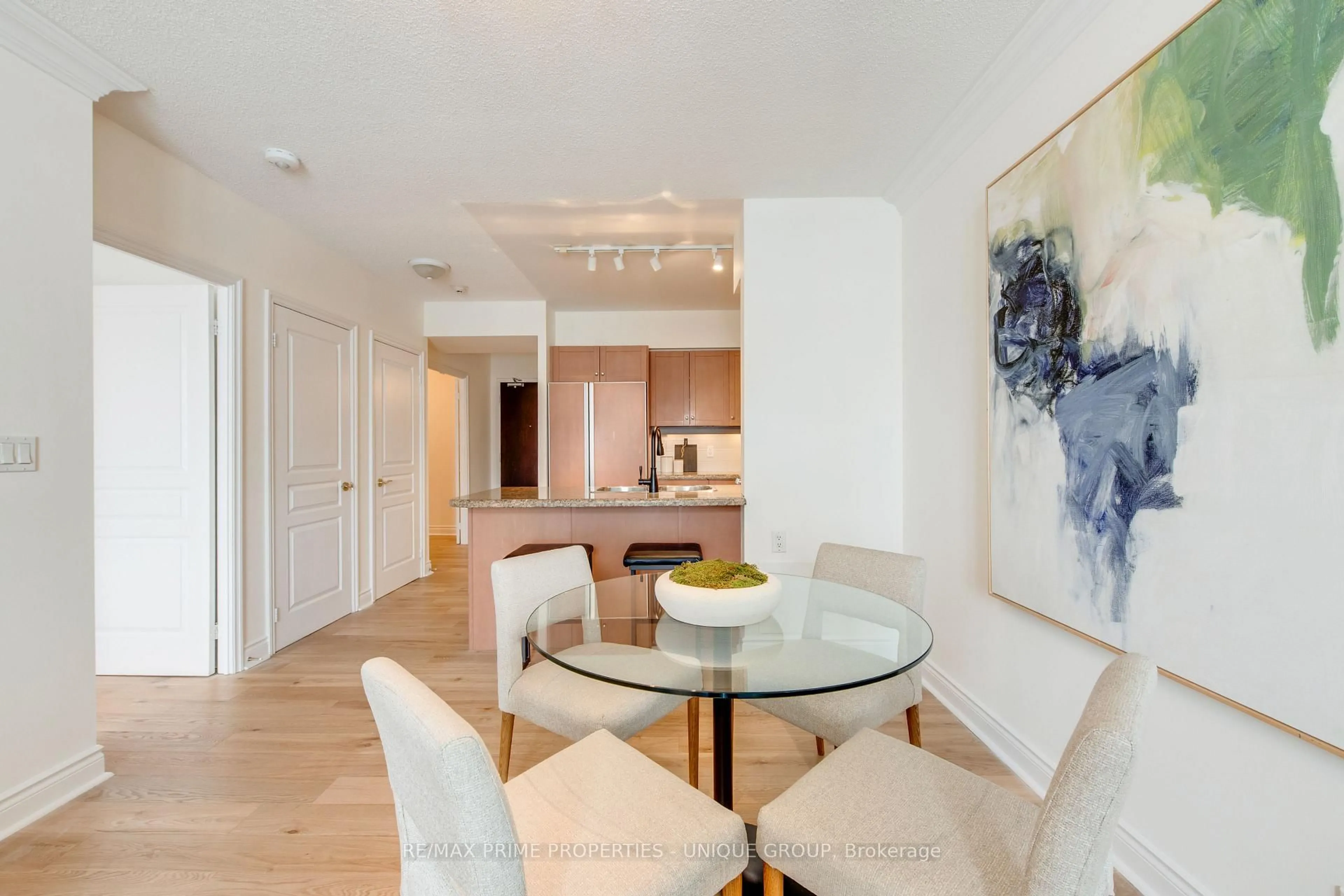 Unknown for 10 Delisle Ave #417, Toronto Ontario M4V 3C6