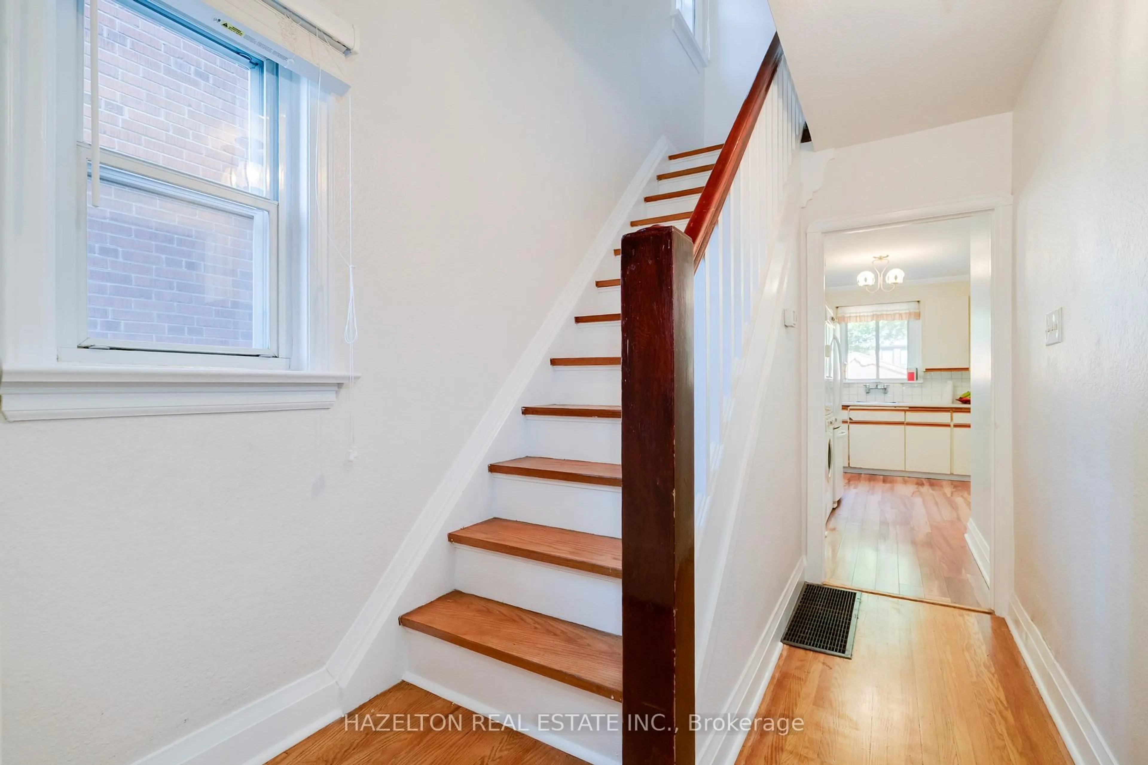 Stairs for 930 Eglinton Ave, Toronto Ontario M4G 2L3