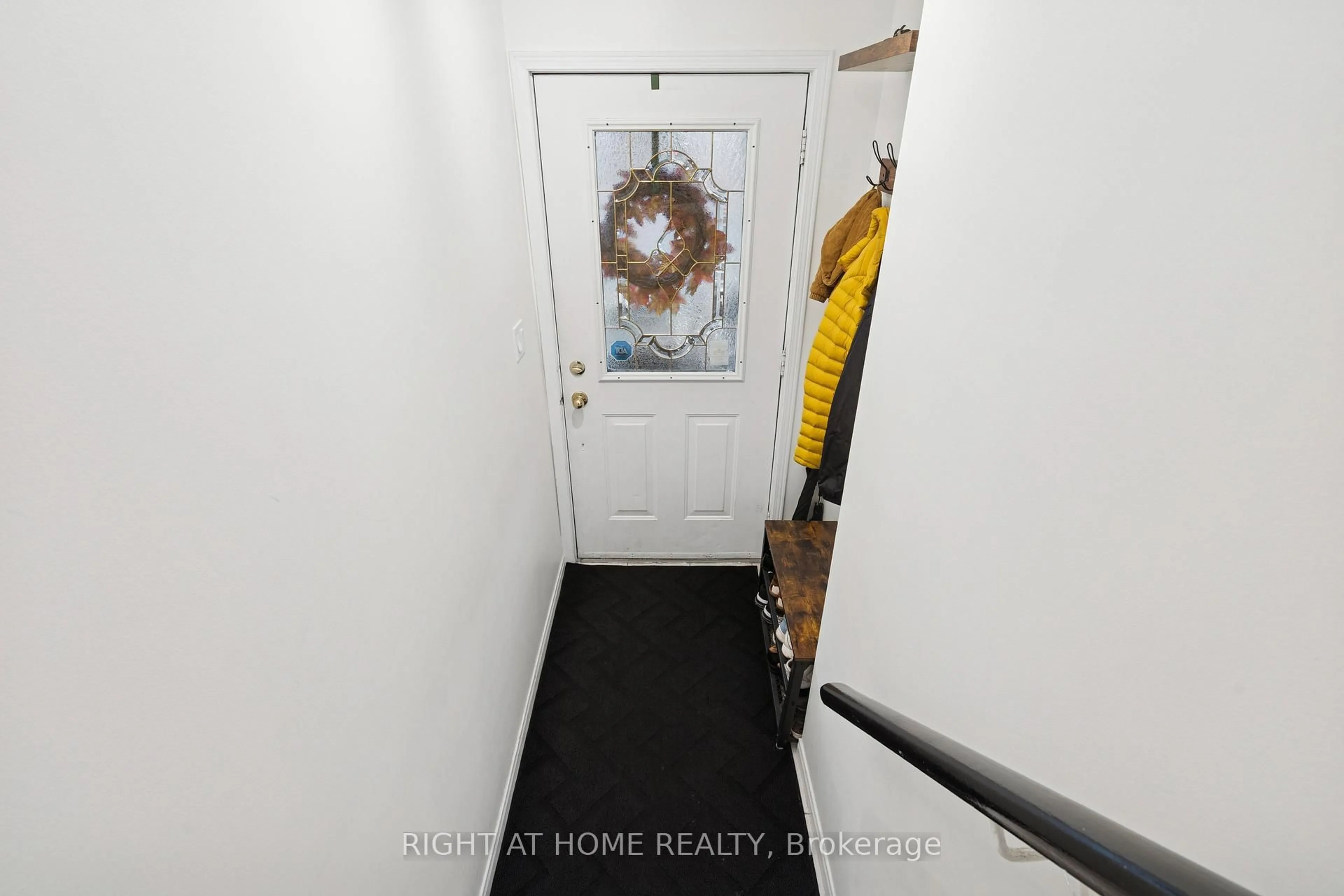 Indoor entryway for 108 Finch Ave #A30, Toronto Ontario M2N 6W6