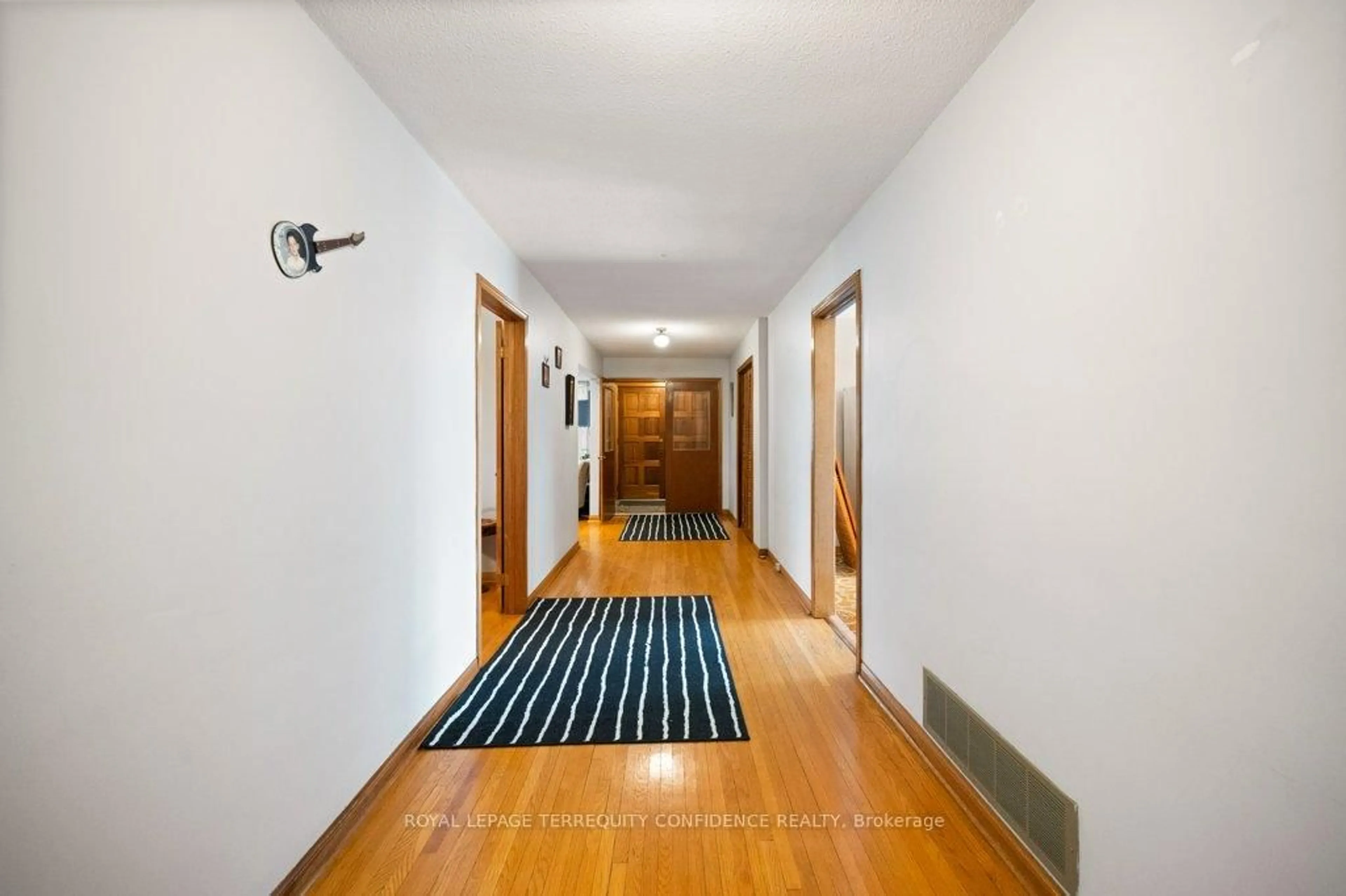 Indoor foyer for 473 Hounslow Ave, Toronto Ontario M2R 1H9