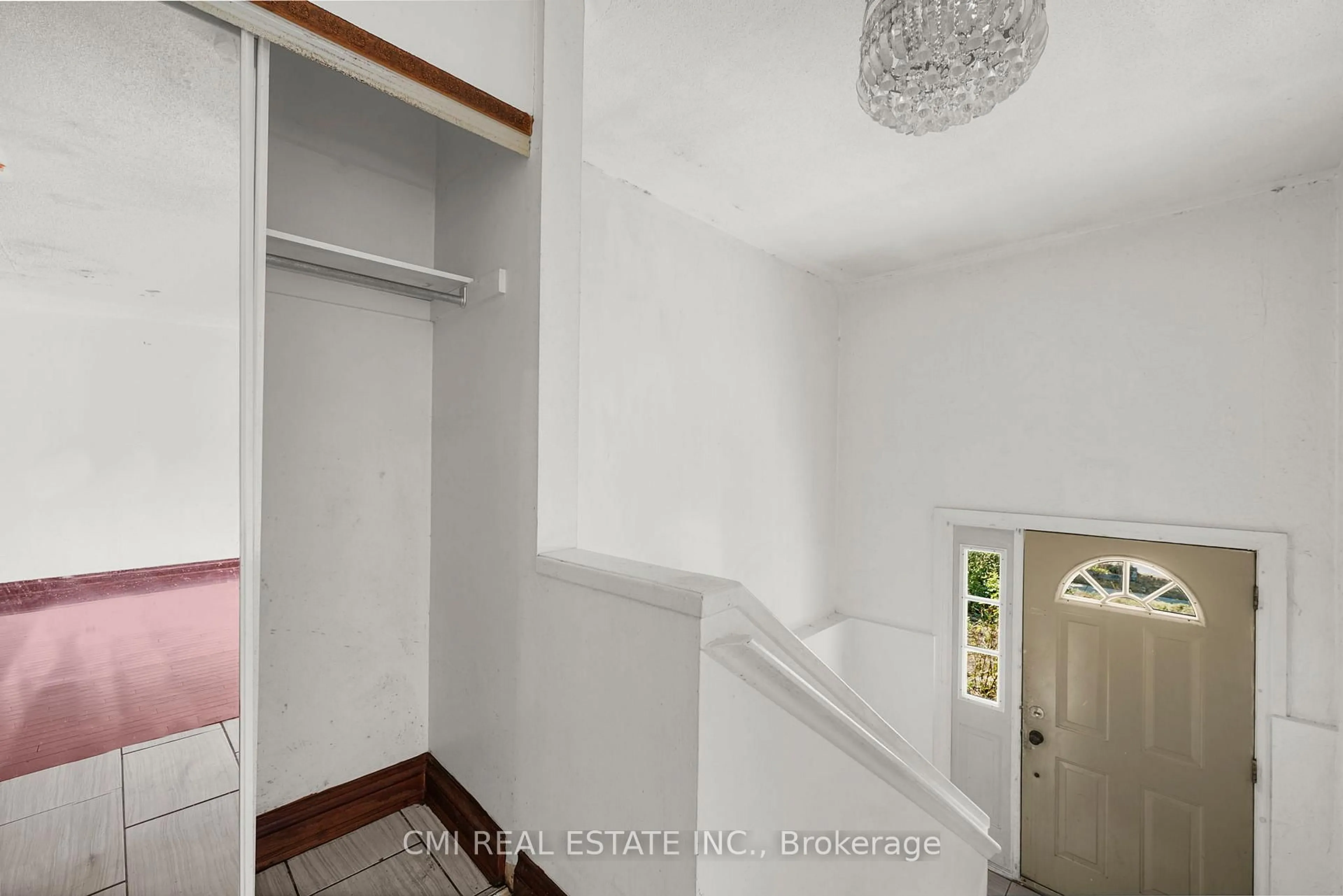 Indoor entryway for 50 Apache Tr, Toronto Ontario M2H 2H7