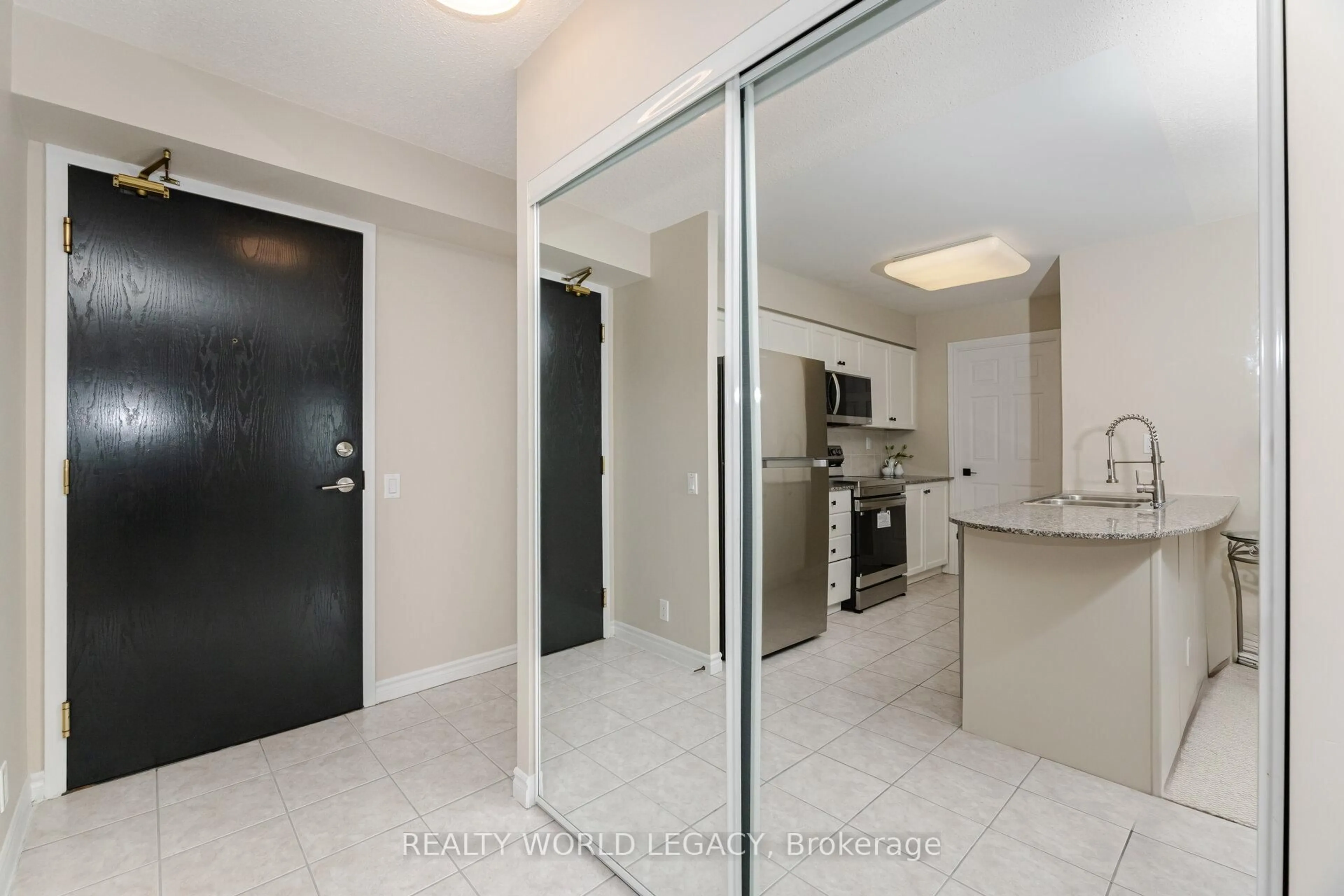 Indoor entryway for 1720 Eglinton Ave #610, Toronto Ontario M4A 2X8