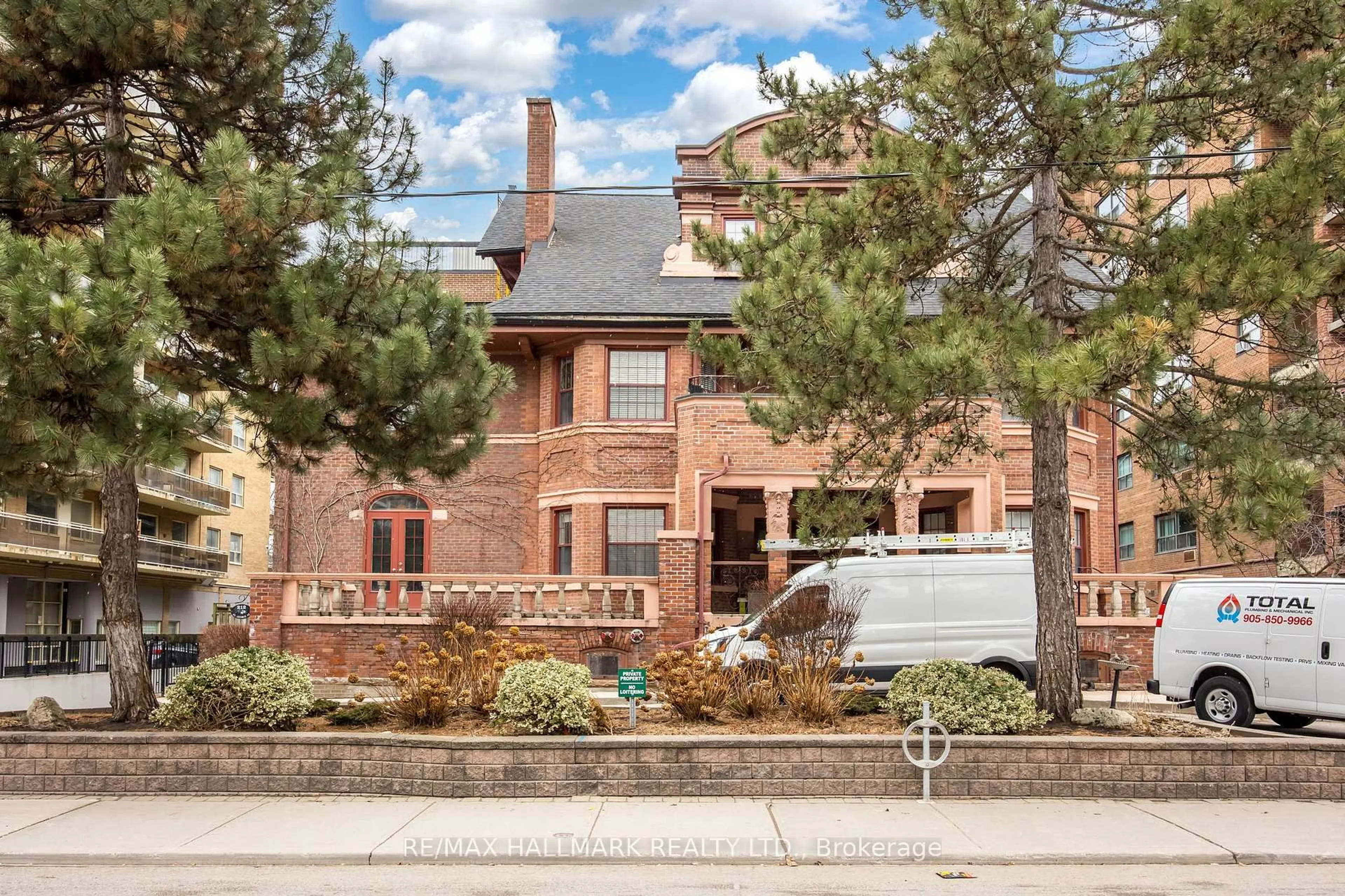 Home with brick exterior material, street for 212 St George St #203, Toronto Ontario M5R 2N5