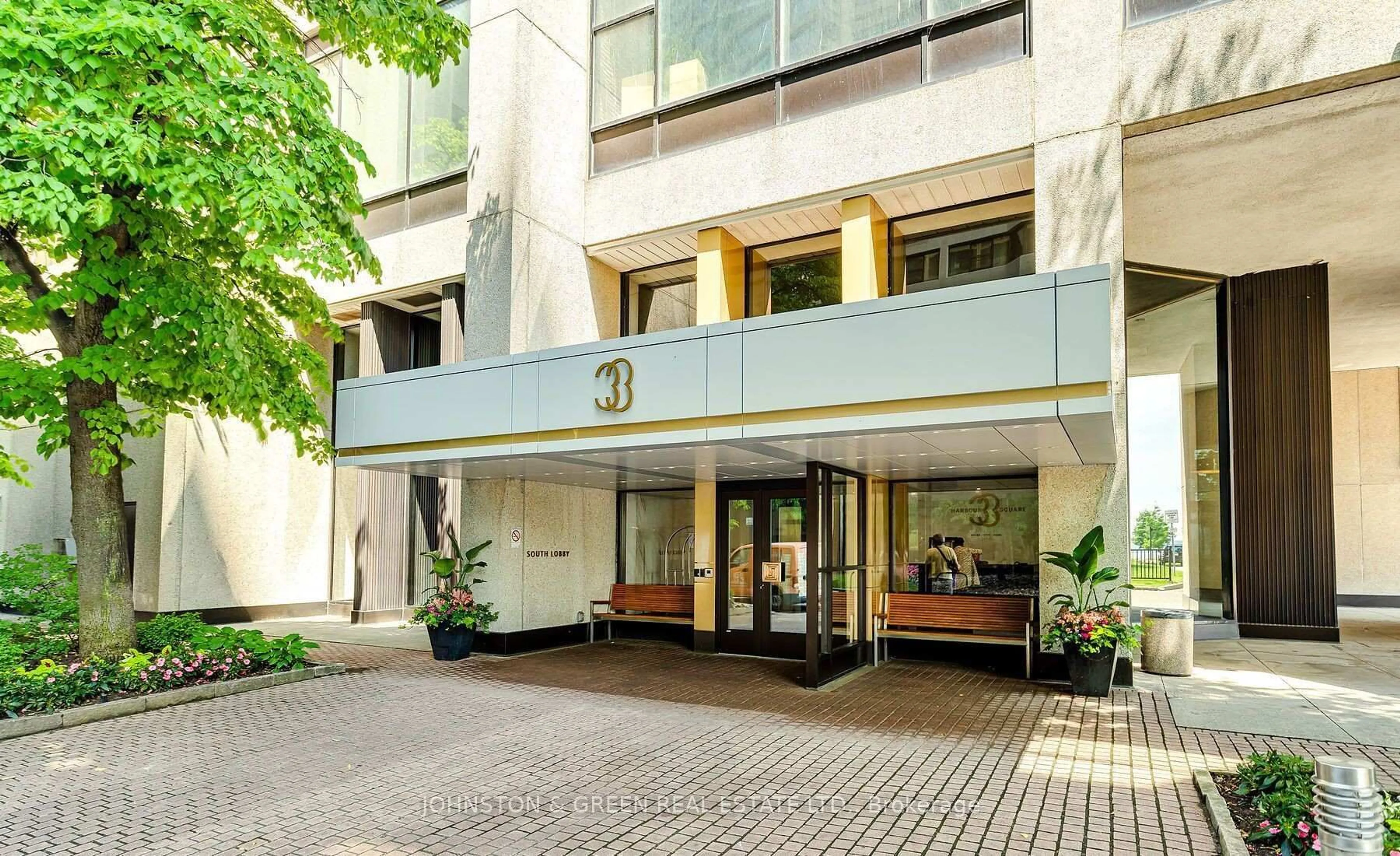 Indoor foyer for 33 Harbour Sq #501, Toronto Ontario M5J 2G2