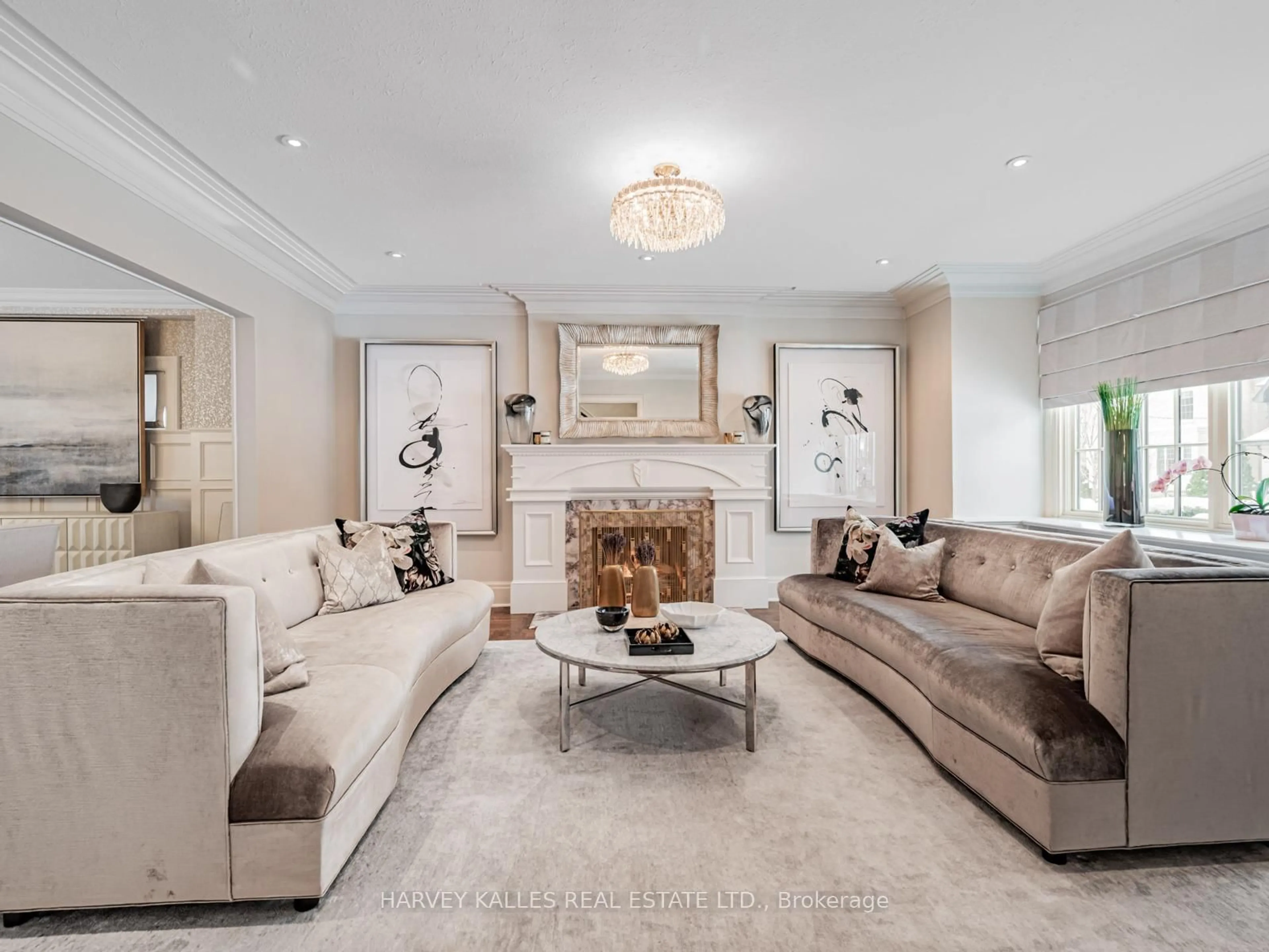 Living room with furniture, unknown for 407 Richview Ave, Toronto Ontario M5P 3G7