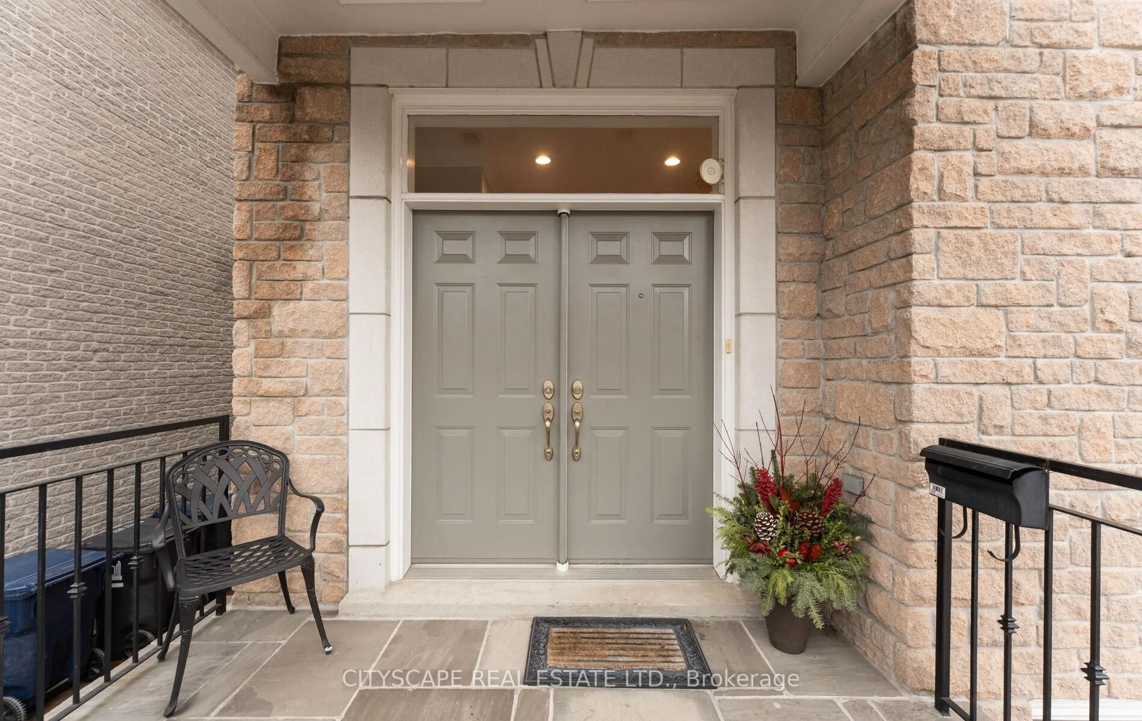 Indoor entryway for 163 Johnston Ave, Toronto Ontario M2N 1H4