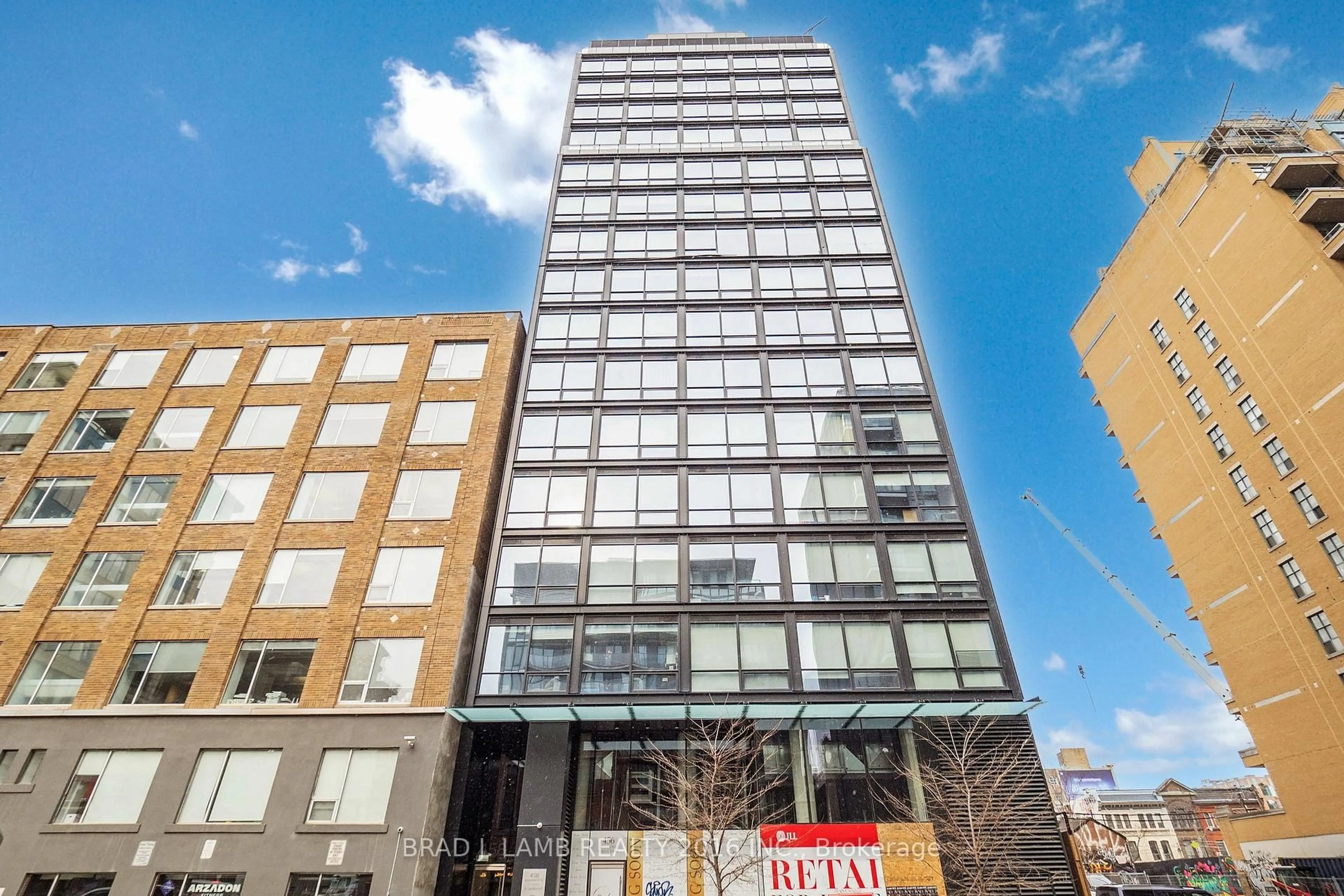 Patio, building for 458 Richmond St #1702, Toronto Ontario M5V 0S9