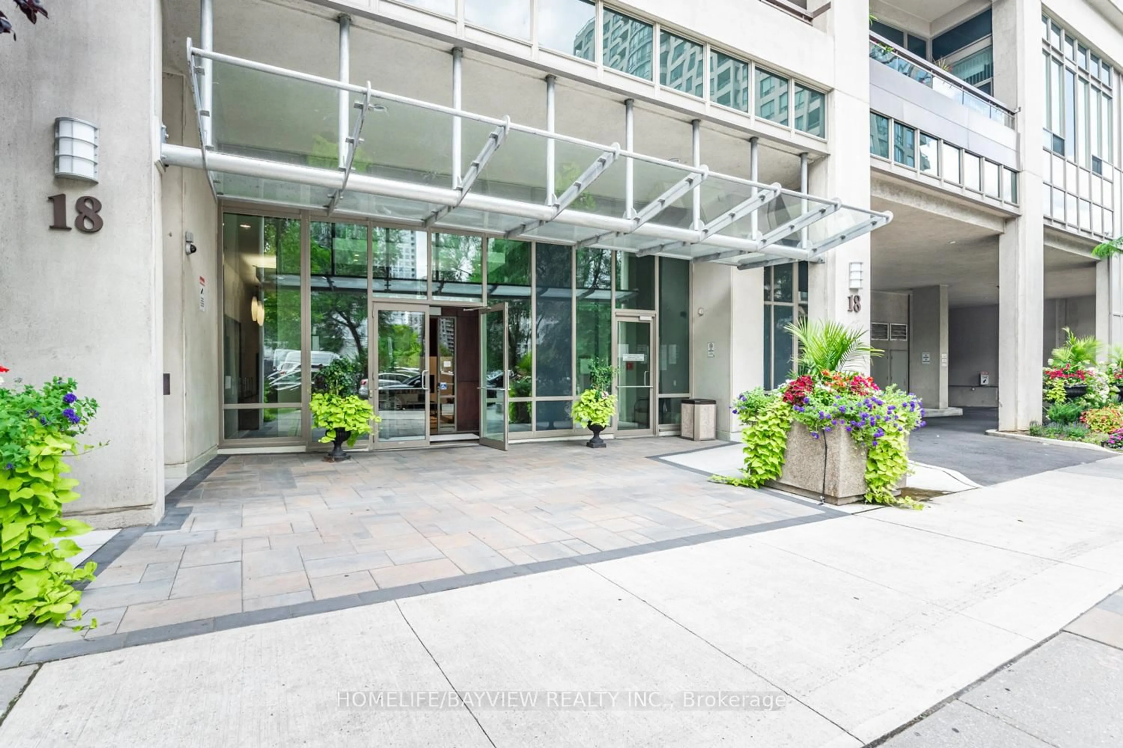 Indoor foyer for 18 Parkview Ave #1015, Toronto Ontario M2N 7H7