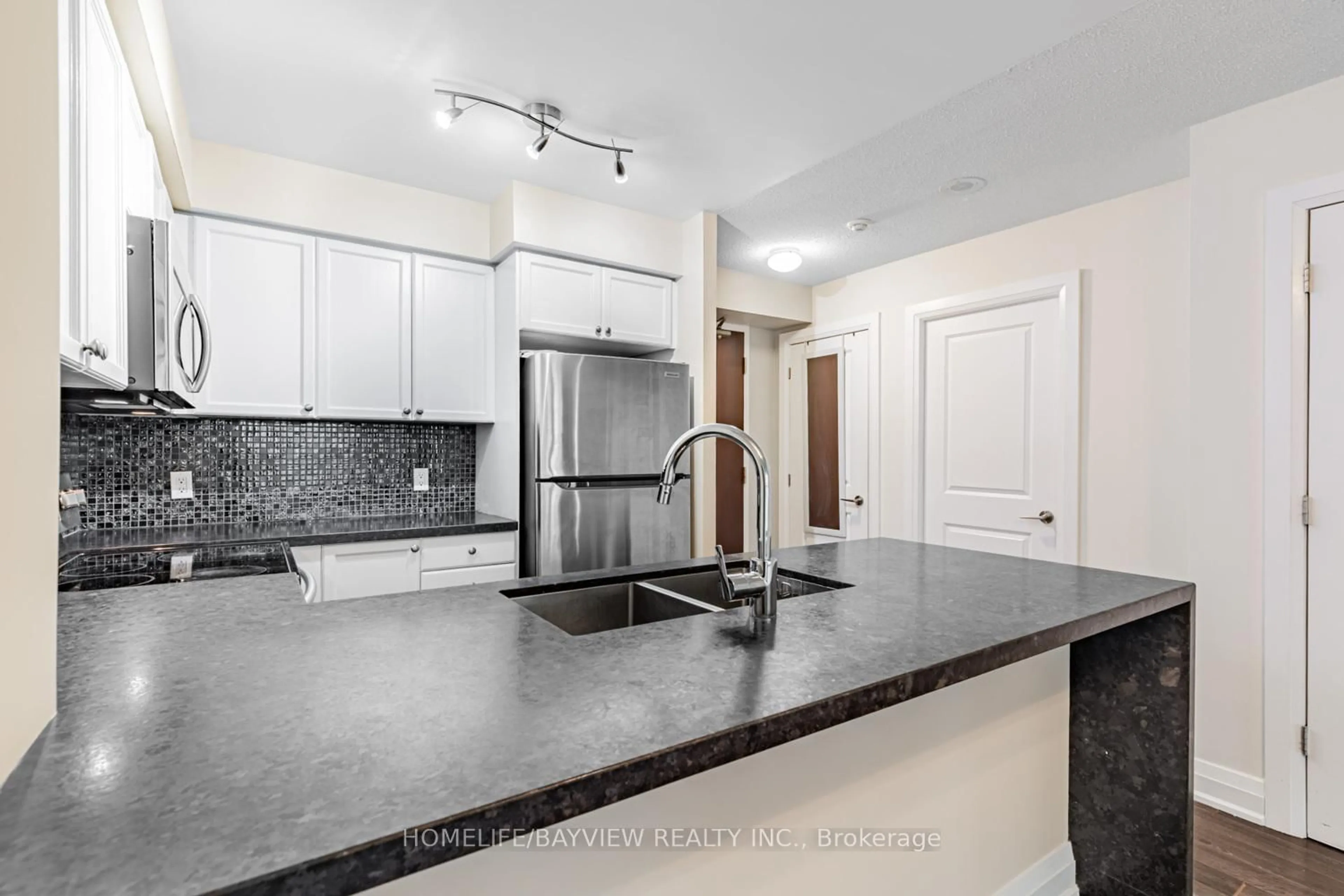 Unknown for 18 Parkview Ave #1015, Toronto Ontario M2N 7H7