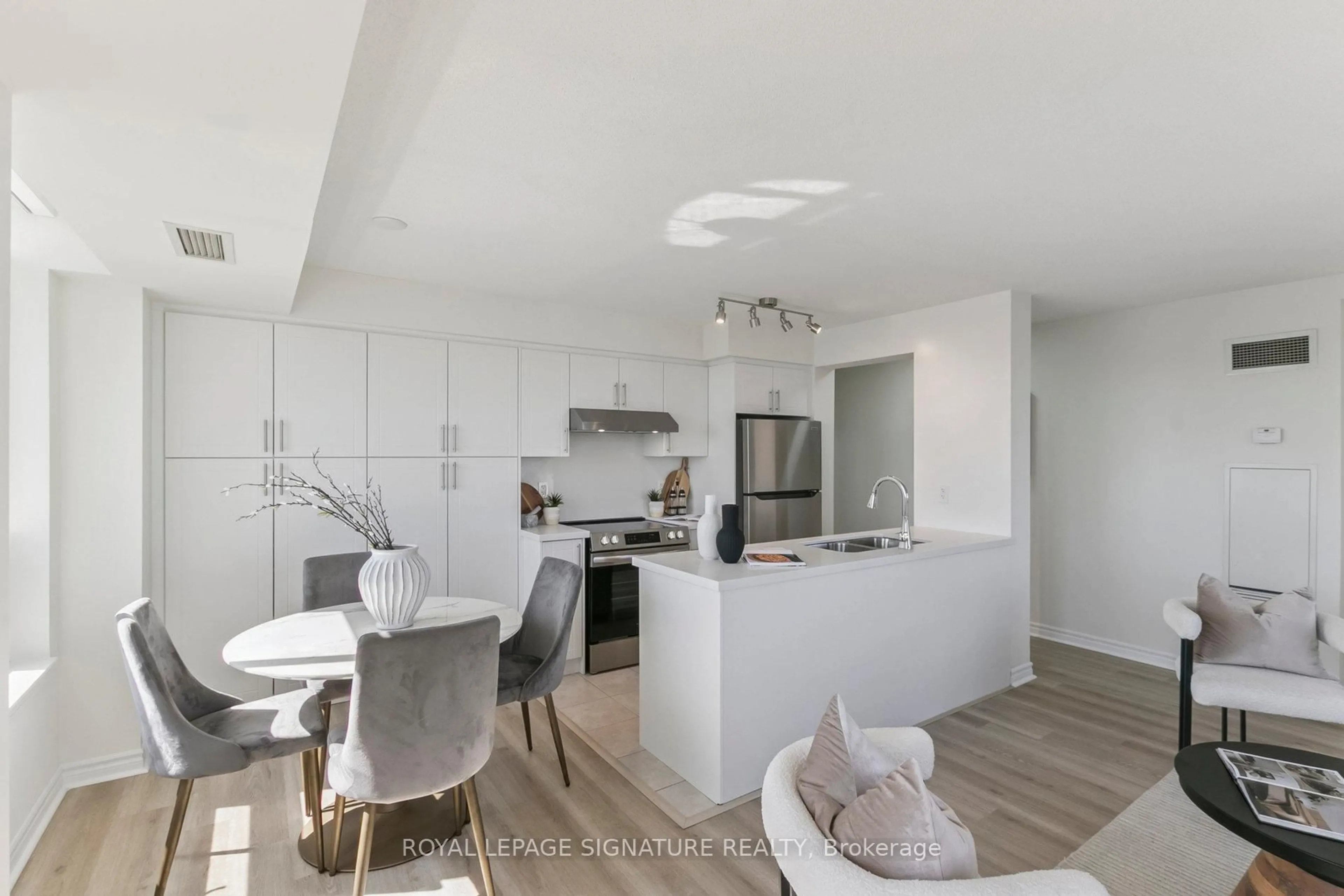 Open concept kitchen, unknown for 18 Kenaston Gdns #1307, Toronto Ontario M2K 3C7