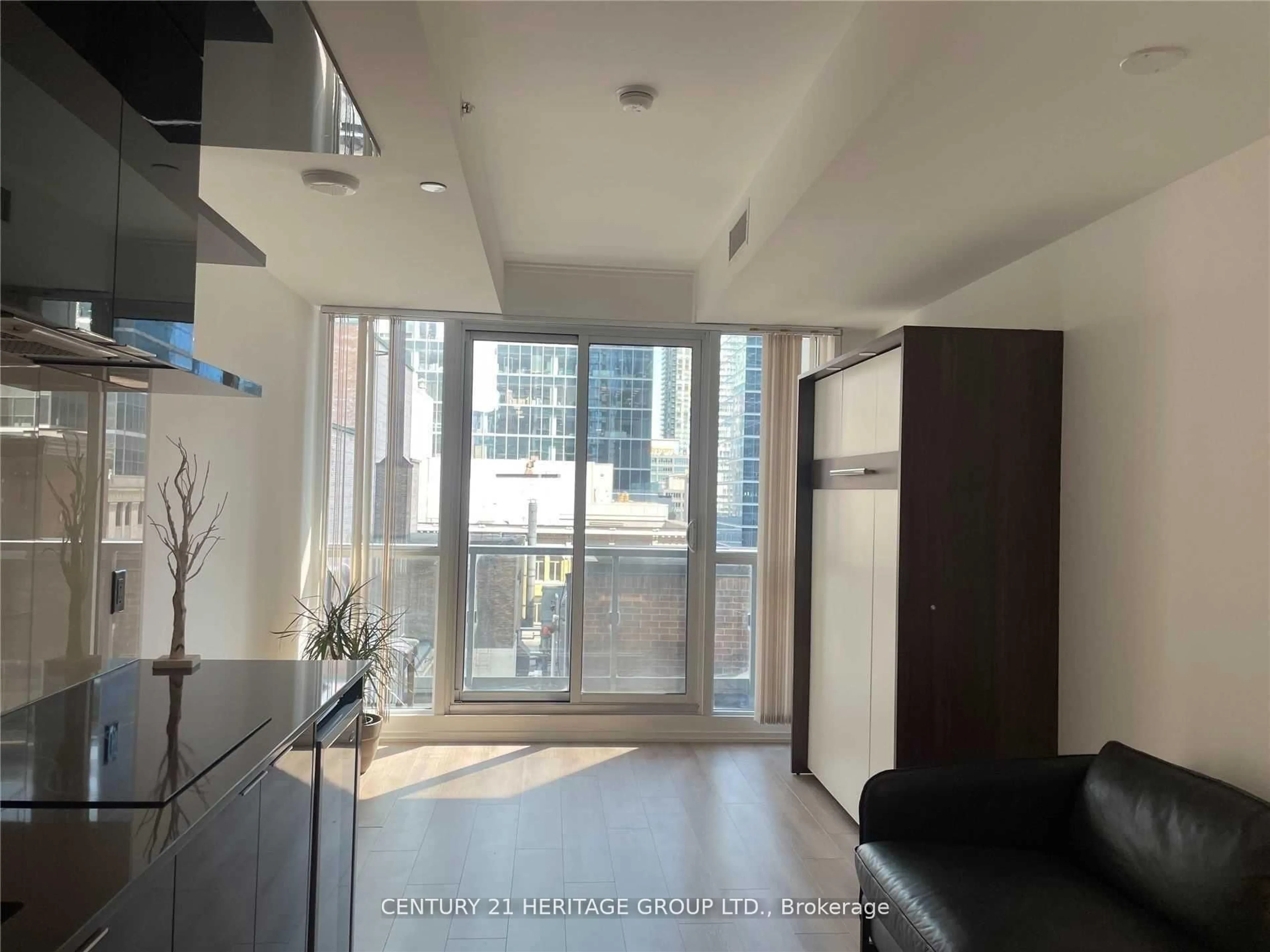 Indoor foyer for 70 Temperance St #1405, Toronto Ontario M5H 0B1