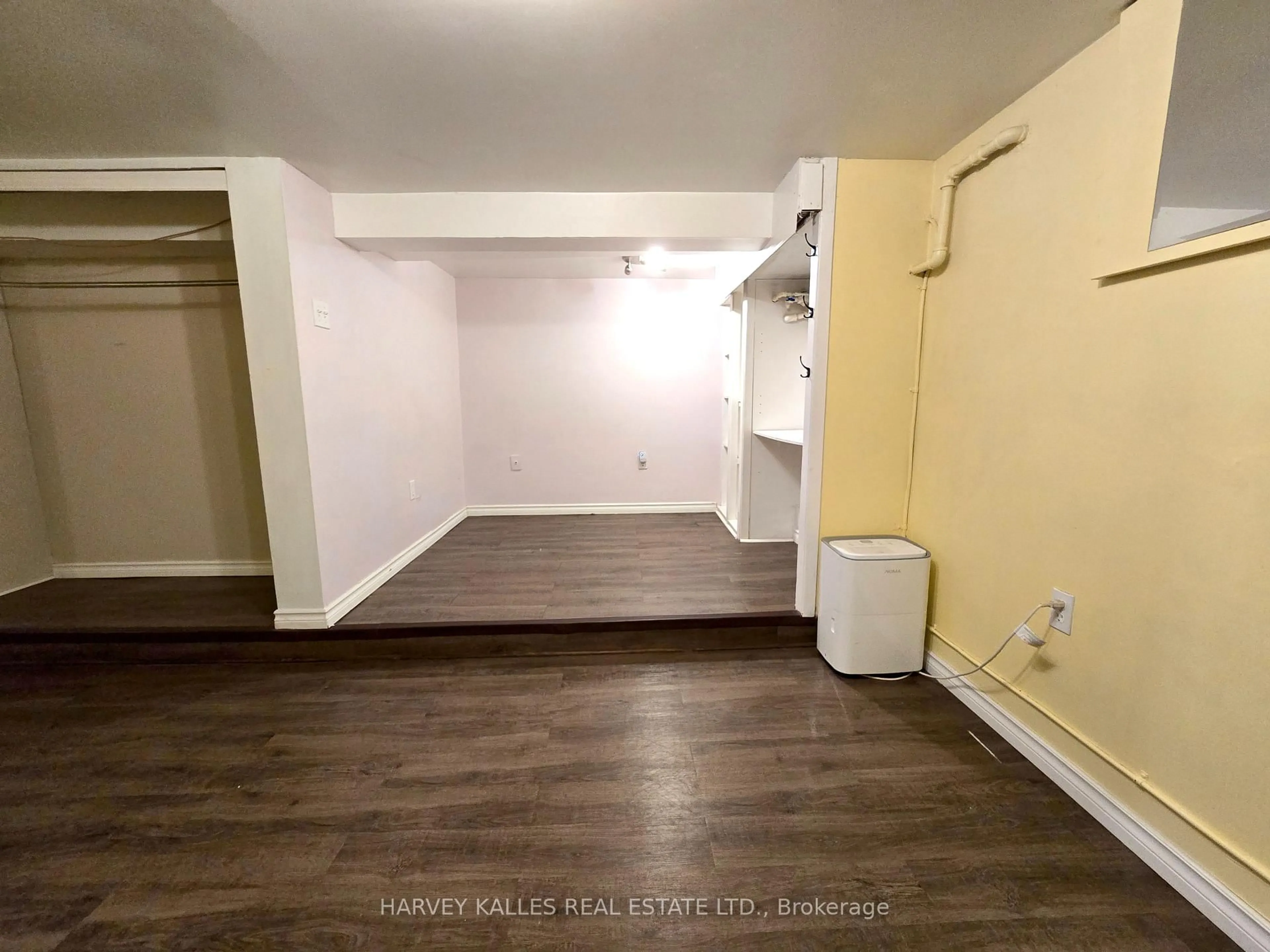 A pic of a room for 12 Bellevue Ave, Toronto Ontario M5T 2N4