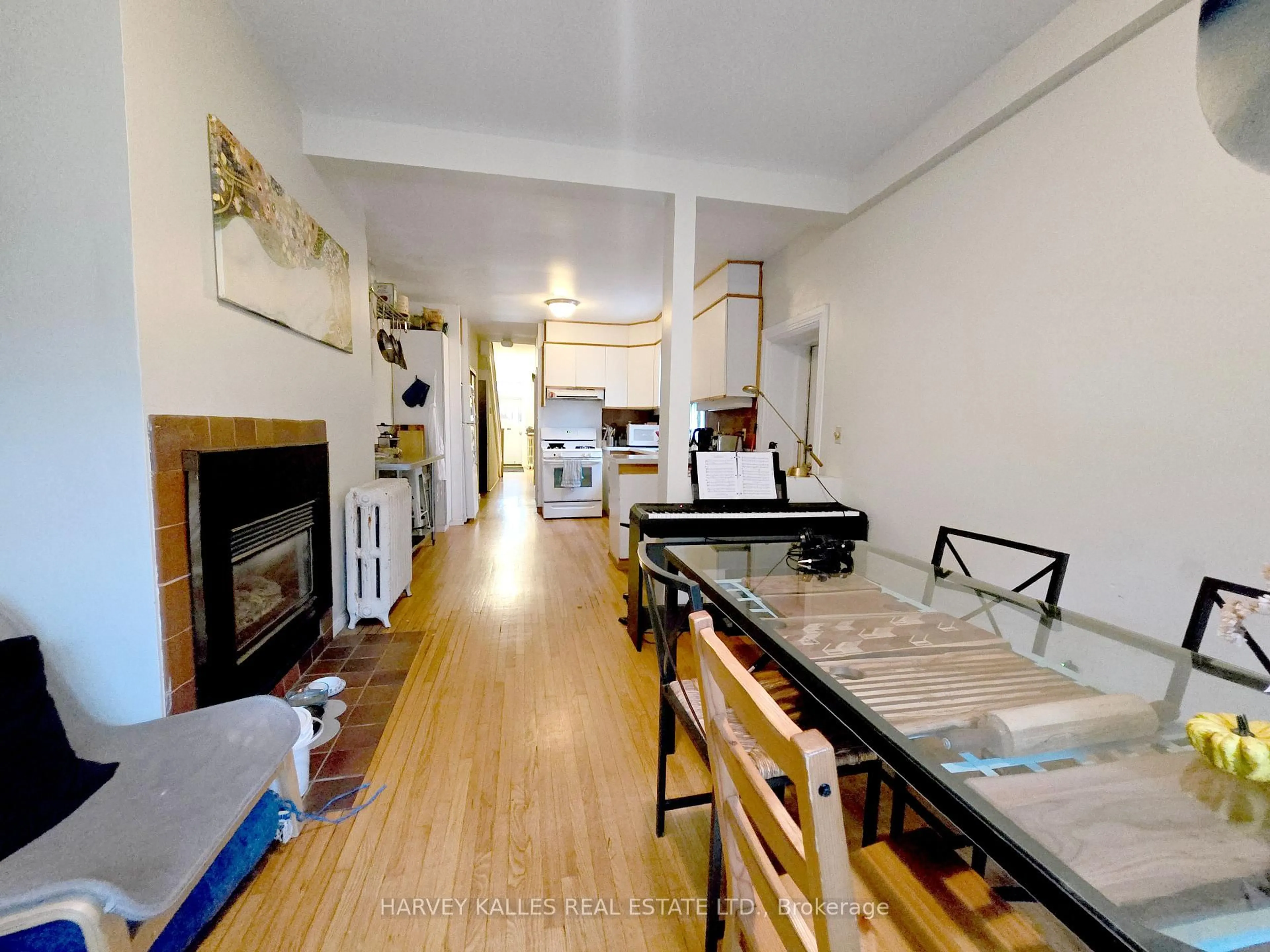 A pic of a room for 12 Bellevue Ave, Toronto Ontario M5T 2N4