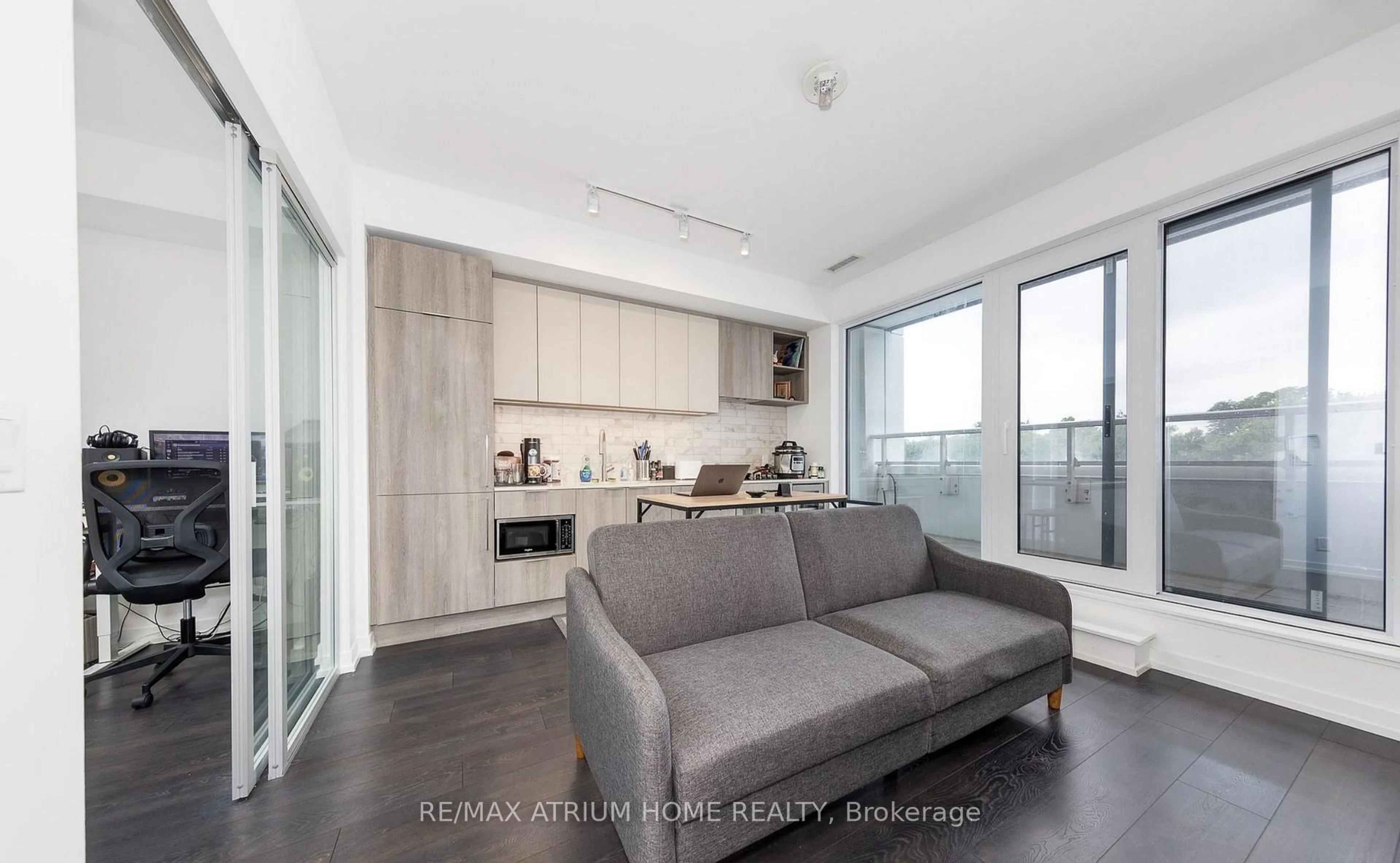 Unknown for 2020 Bathurst St #617, Toronto Ontario M5P 0A6