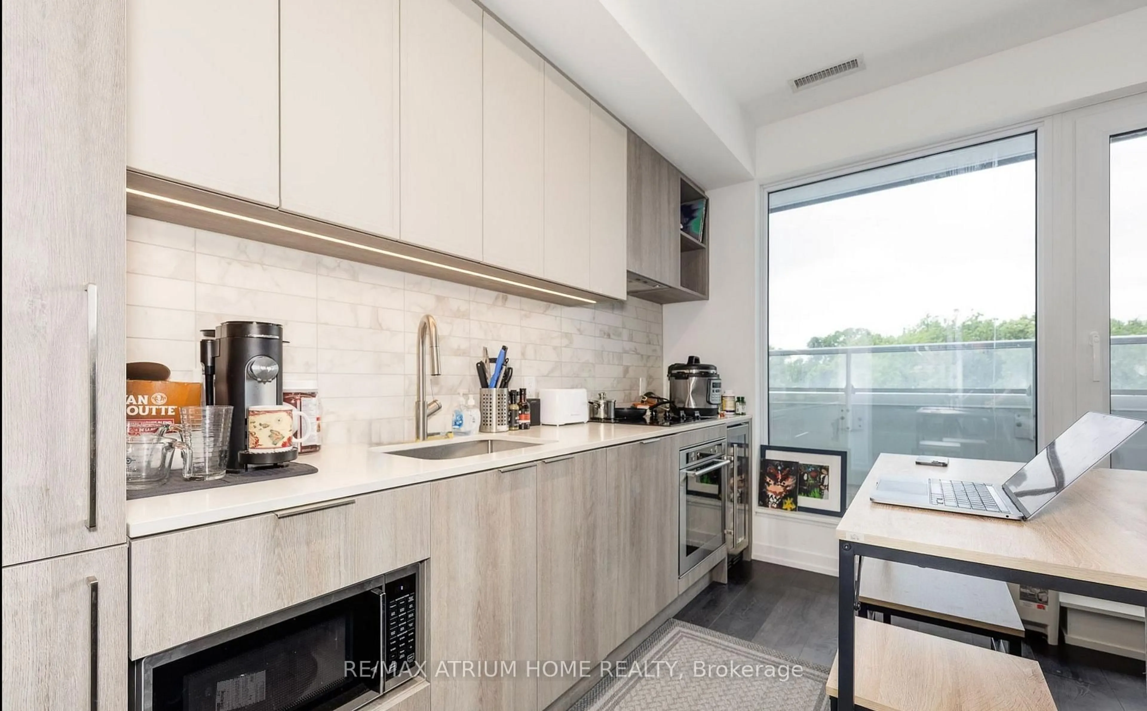 Unknown for 2020 Bathurst St #617, Toronto Ontario M5P 0A6