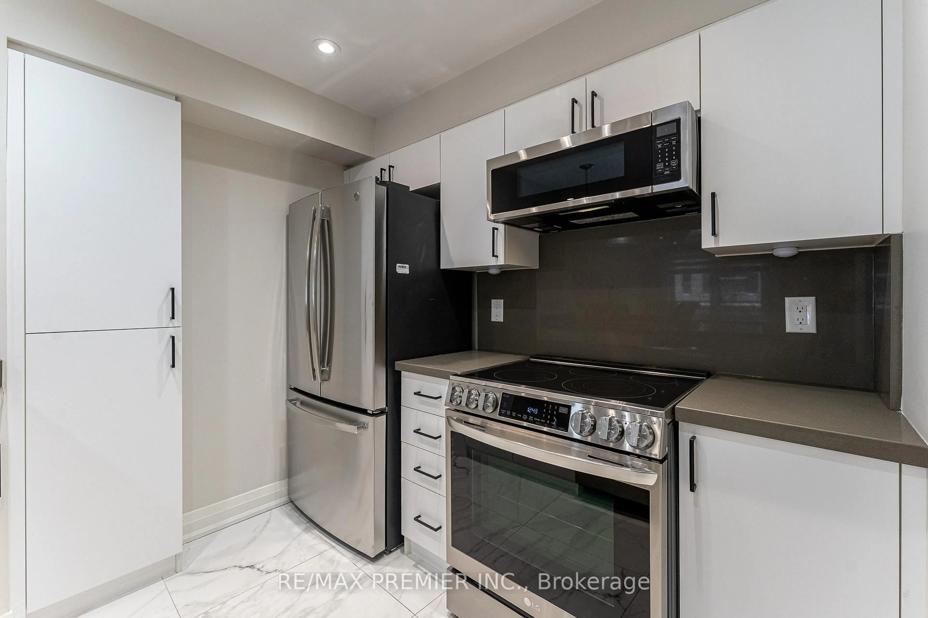 Standard kitchen, ceramic/tile floor for 1 Balmoral Ave #205, Toronto Ontario M4V 3B9