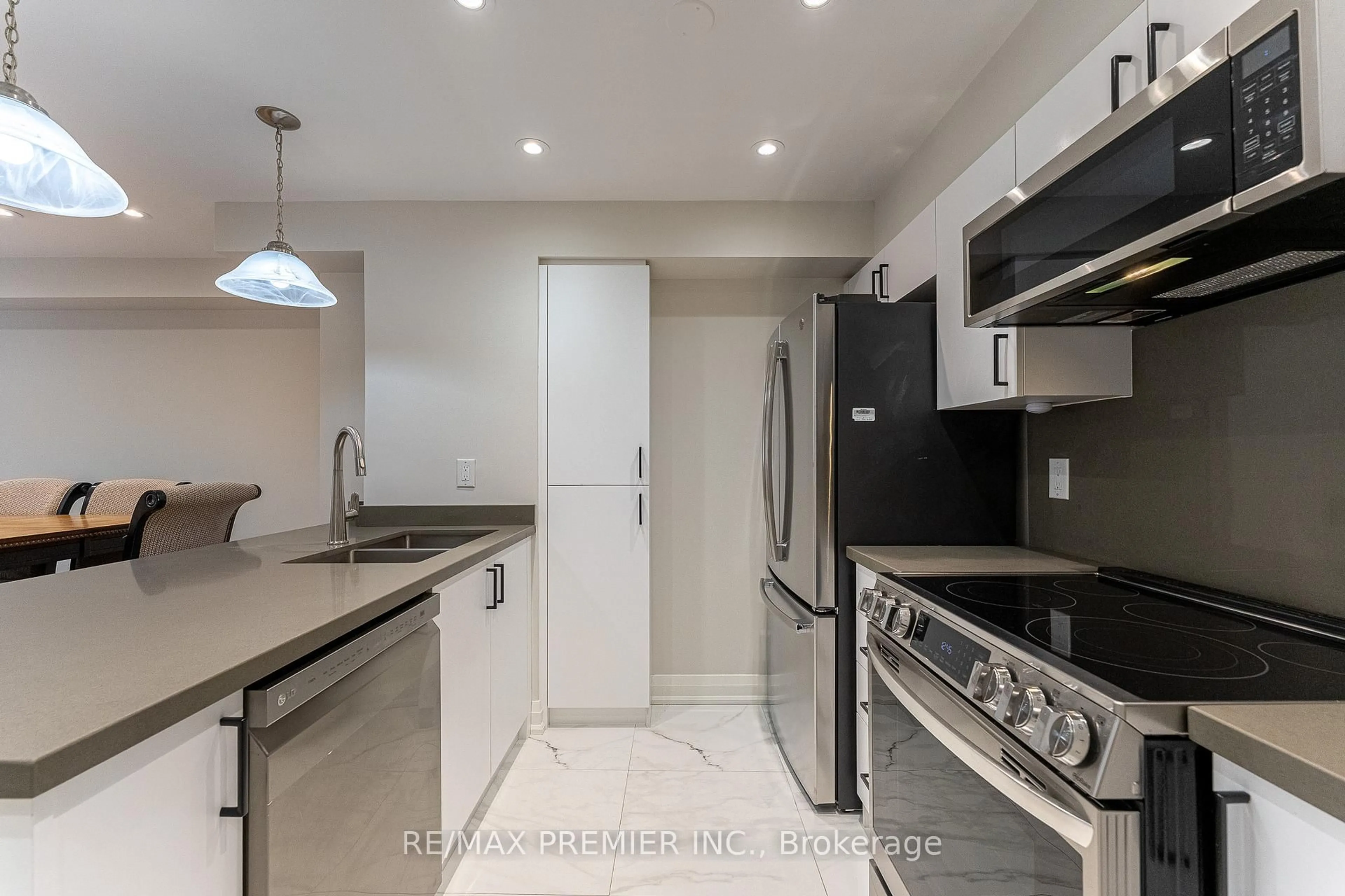 Standard kitchen, ceramic/tile floor for 1 Balmoral Ave #205, Toronto Ontario M4V 3B9