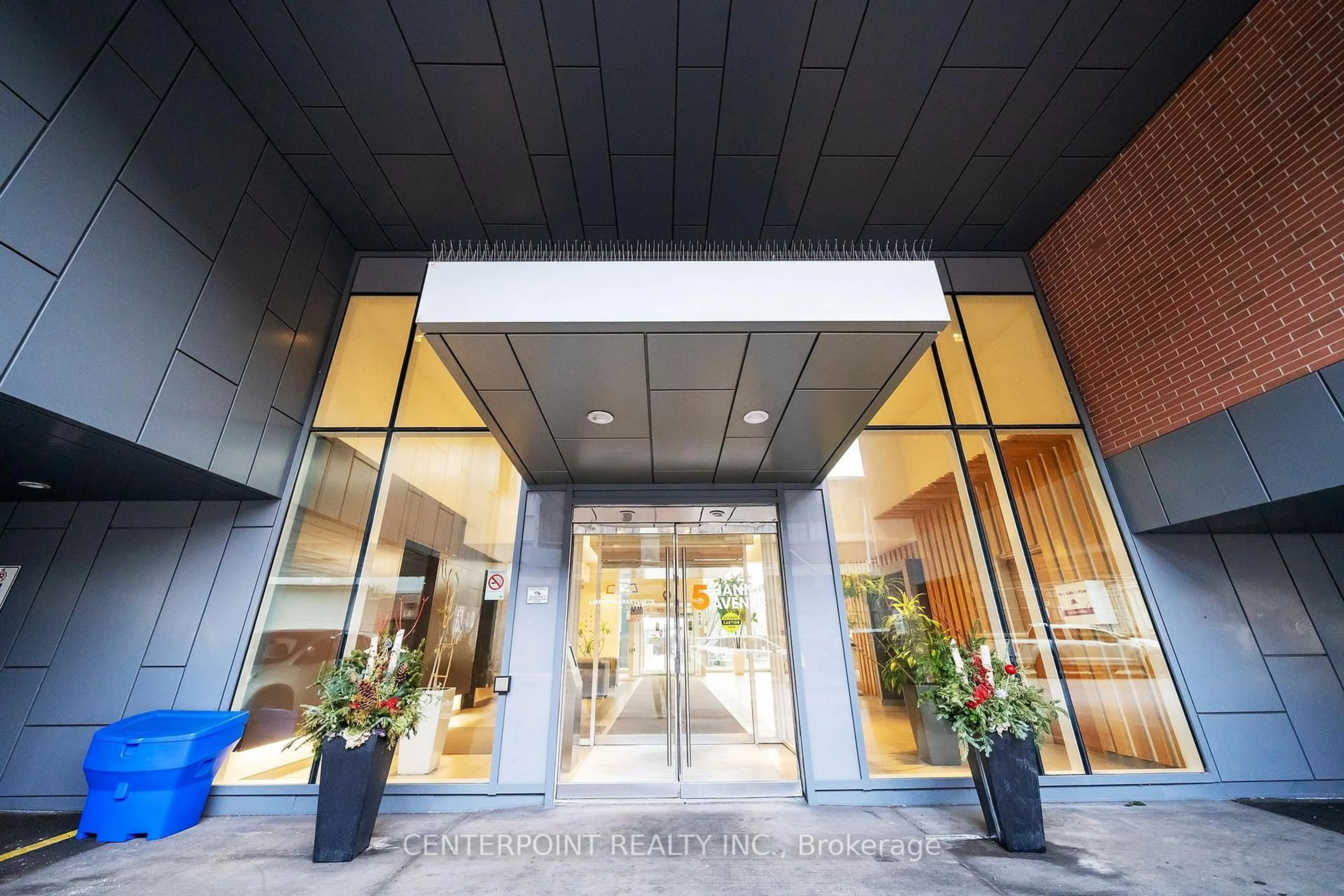 Indoor foyer for 5 Hanna Ave #448, Toronto Ontario M6K 0B3