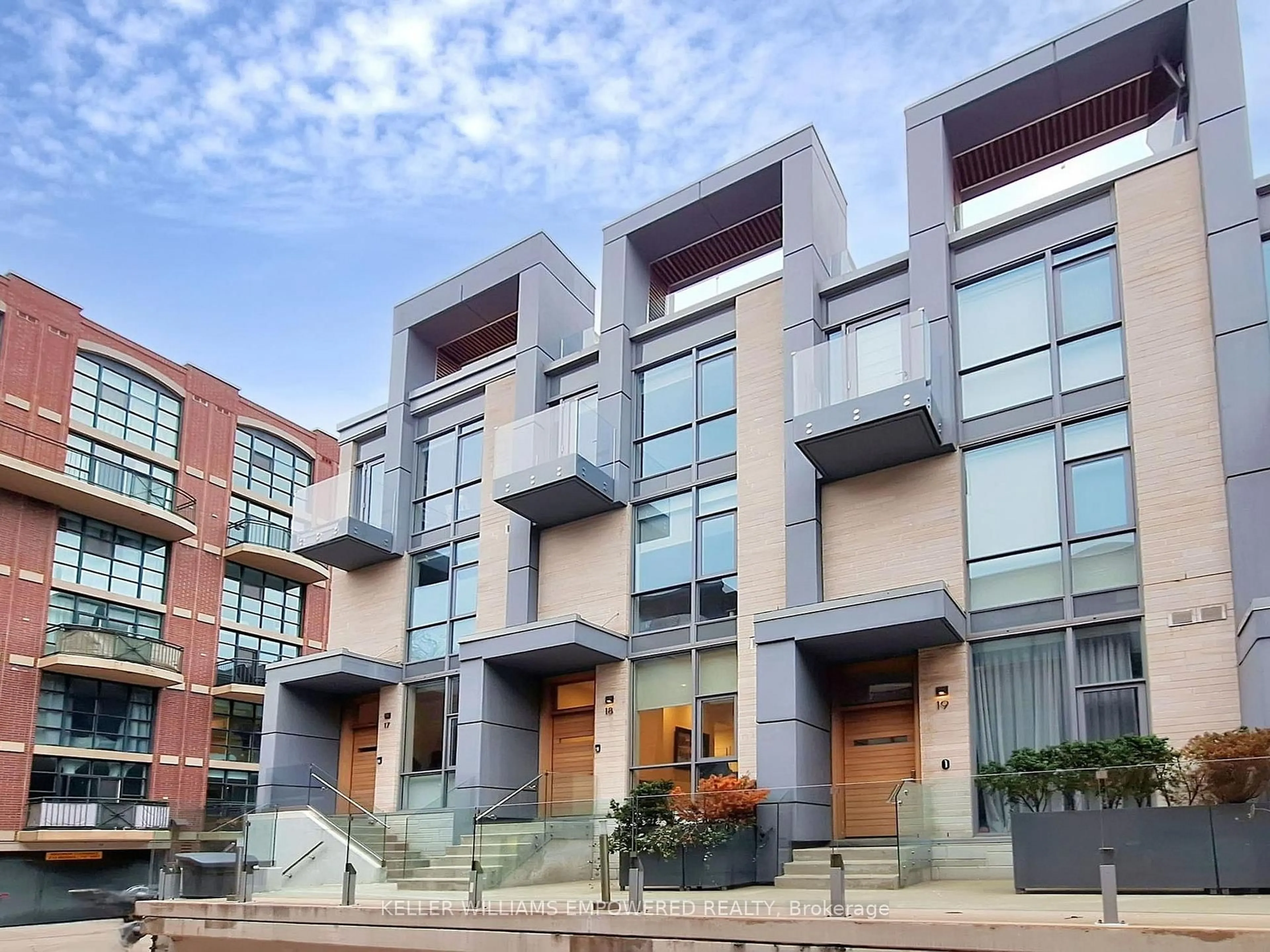 Unknown for 850 Richmond St #18, Toronto Ontario M6J 1C9