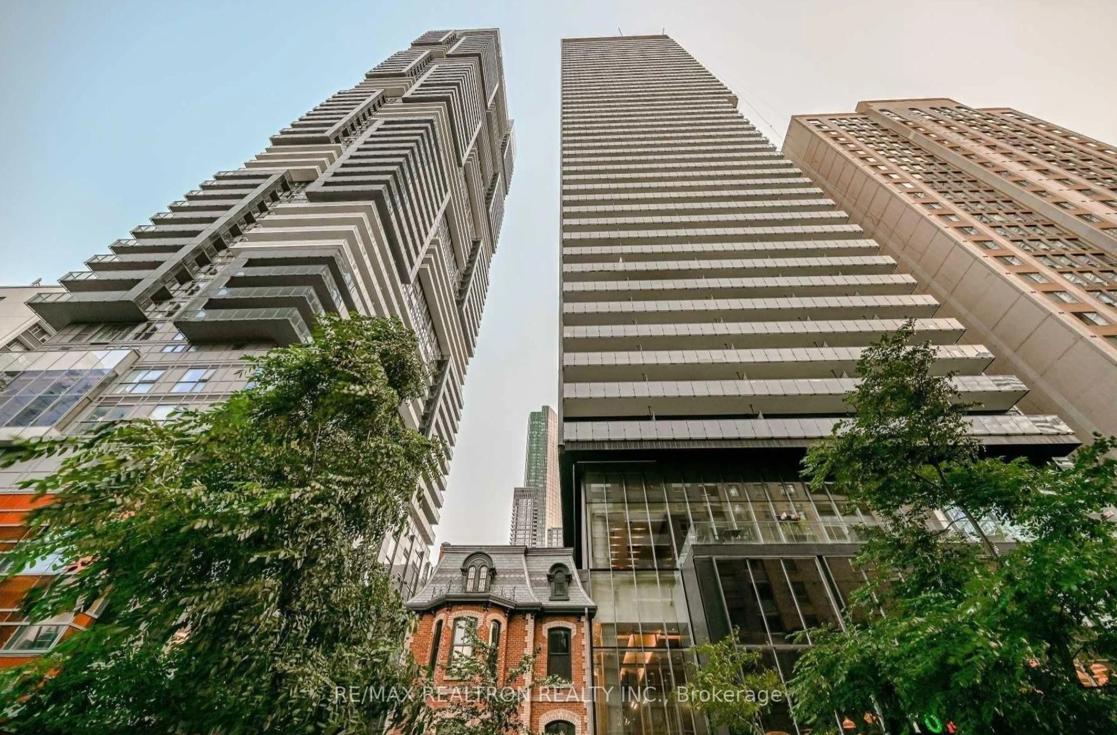 Indoor foyer for 15 Grenville St #410, Toronto Ontario M4Y 0B9