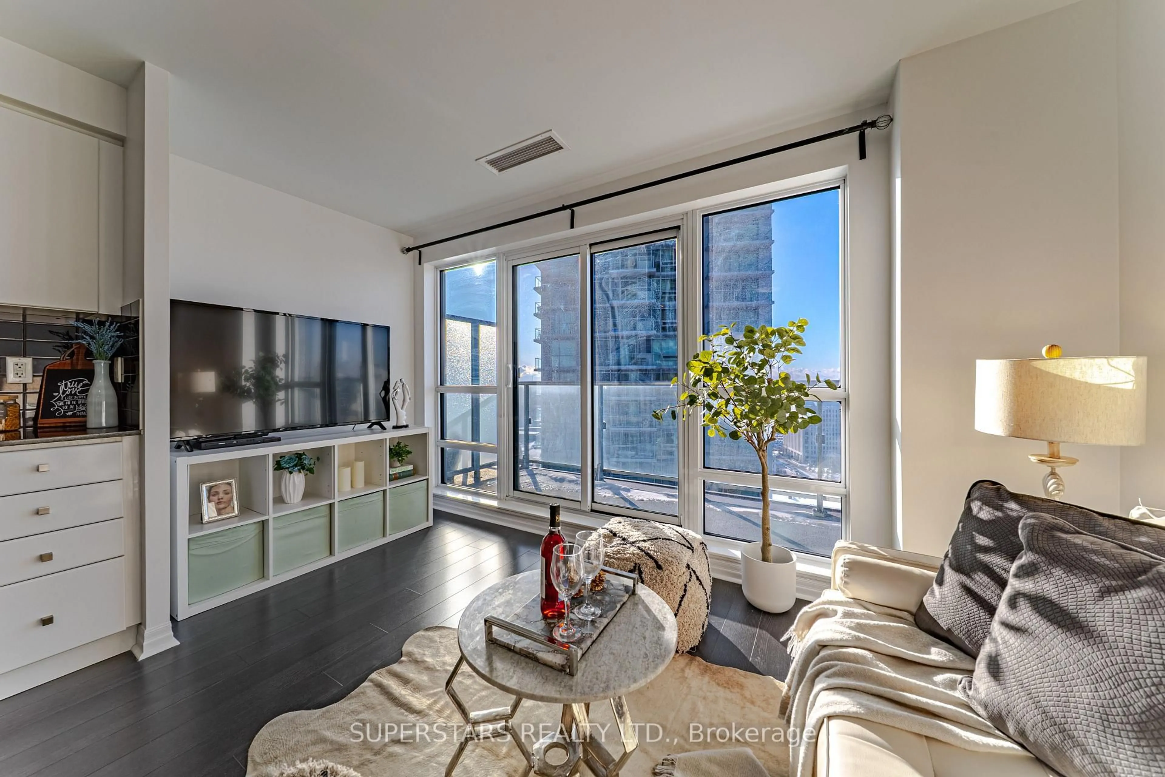 Living room with furniture, unknown for 2015 Sheppard Ave #2211, Toronto Ontario M2J 0B3