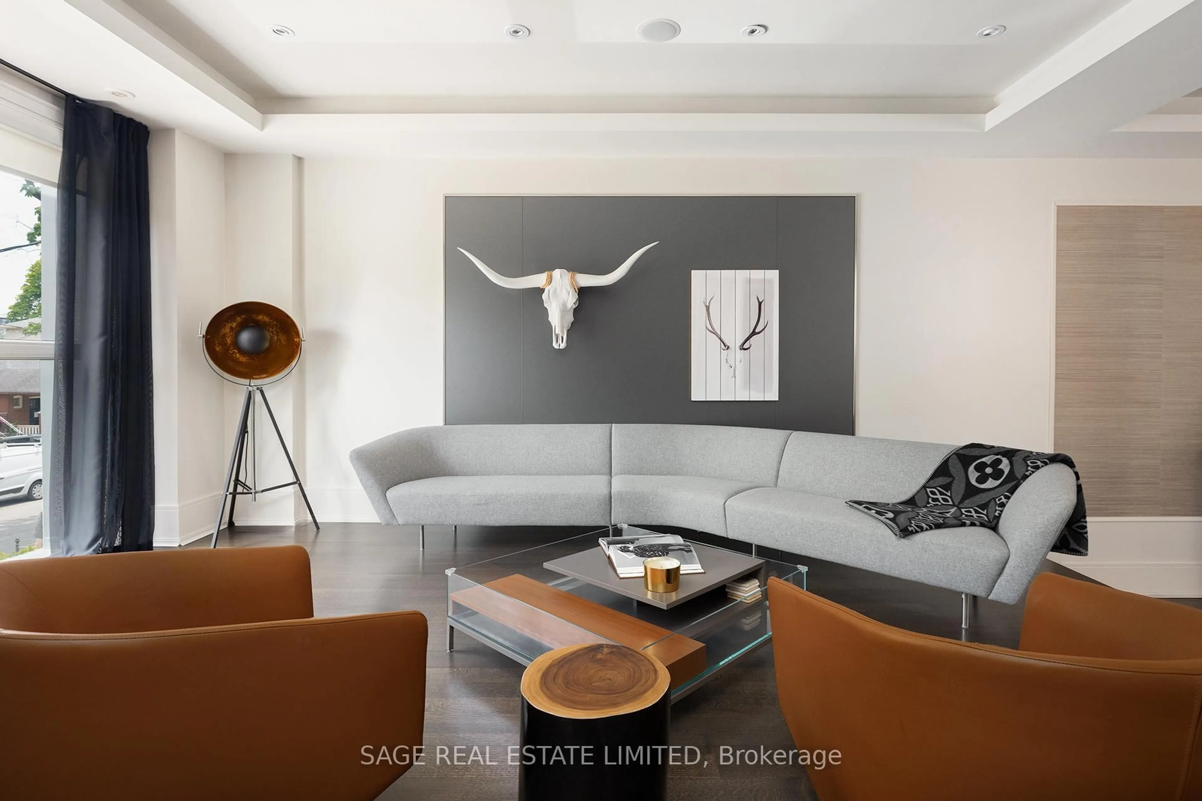 Living room with furniture, wood/laminate floor for 40 Hoyle Ave, Toronto Ontario M4S 2X6