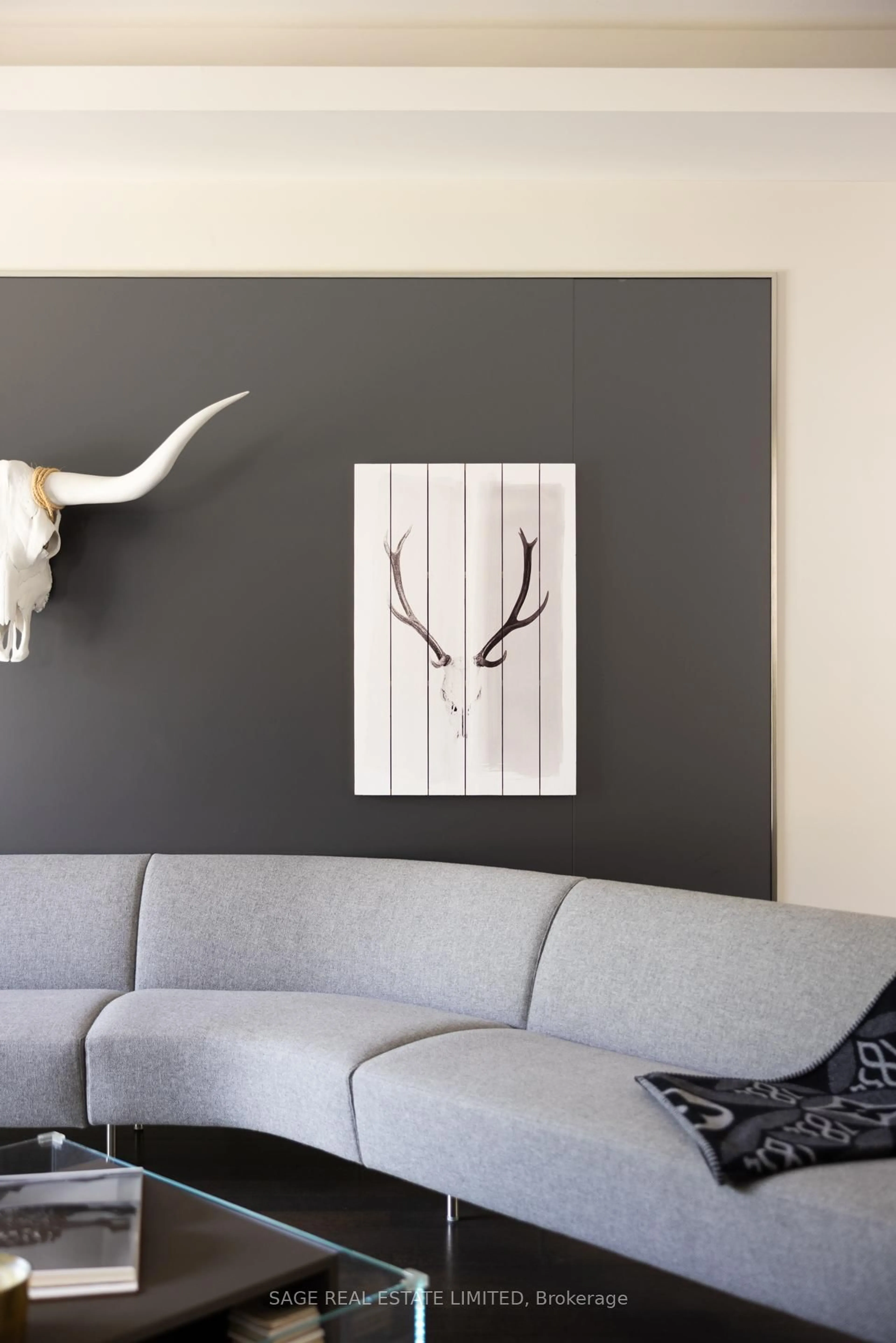 Living room with furniture, wood/laminate floor for 40 Hoyle Ave, Toronto Ontario M4S 2X6