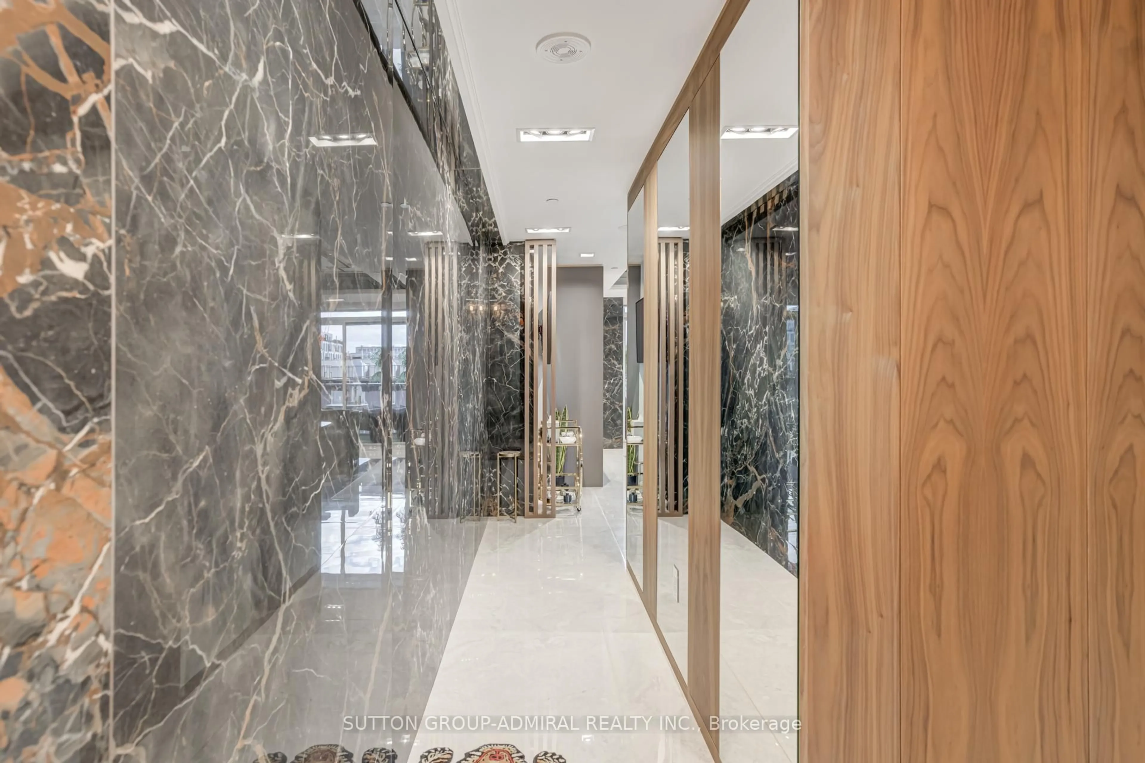 Indoor foyer for 88 Cumberland St #505, Toronto Ontario M5R 0C8