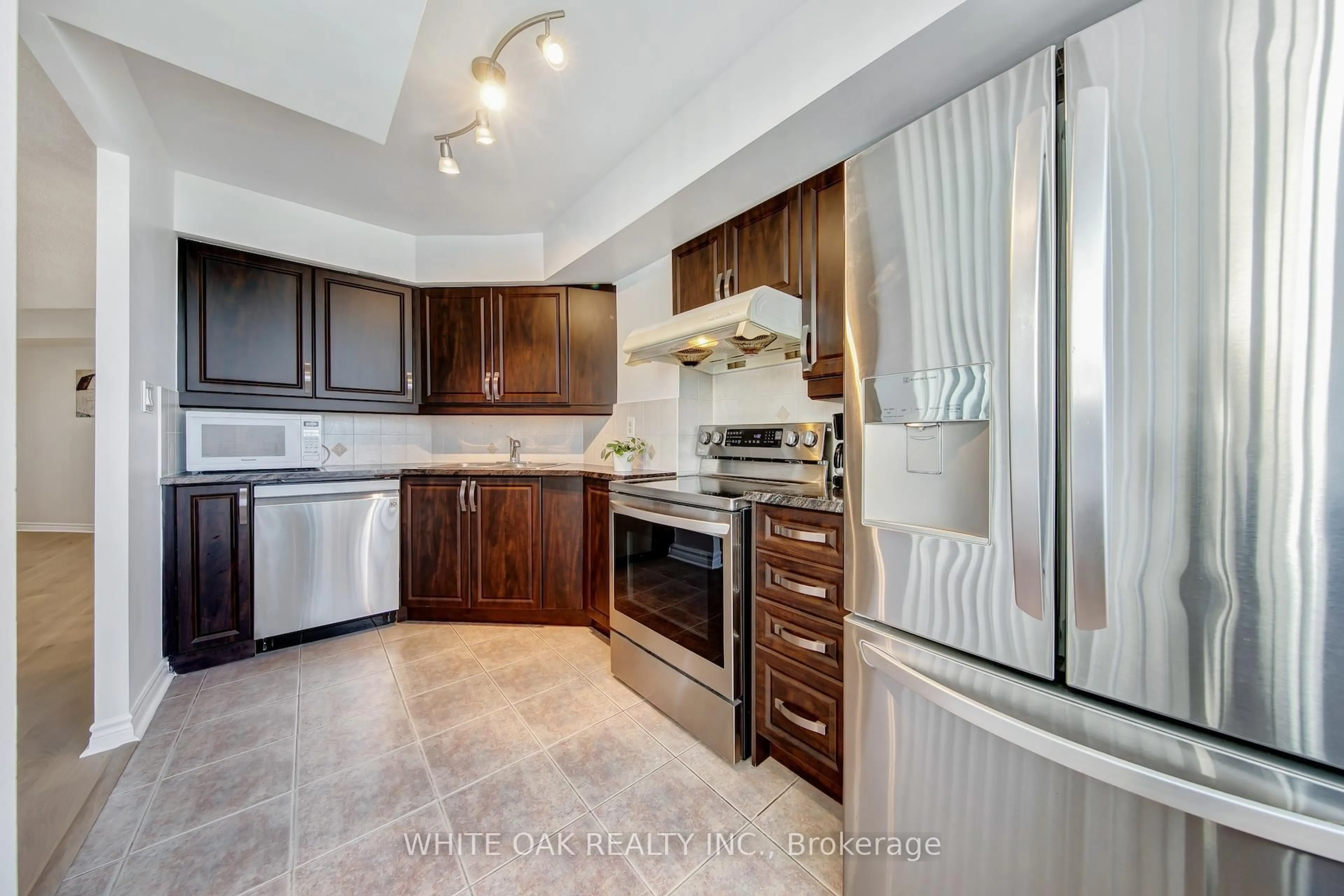 Standard kitchen, ceramic/tile floor for 3 Rean Dr #1112, Toronto Ontario M2K 3C2