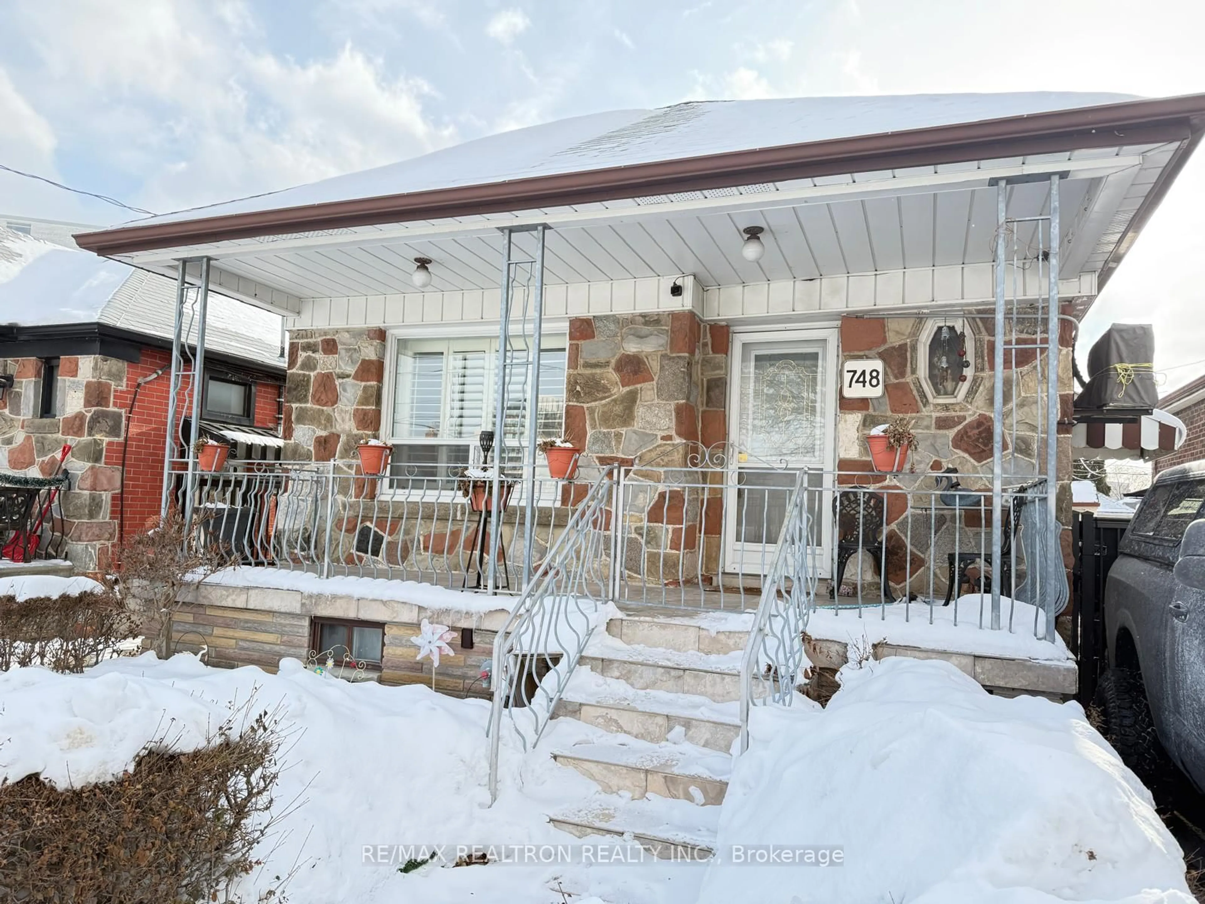 Unknown for 748 Vaughan Rd, Toronto Ontario M6E 2Z2