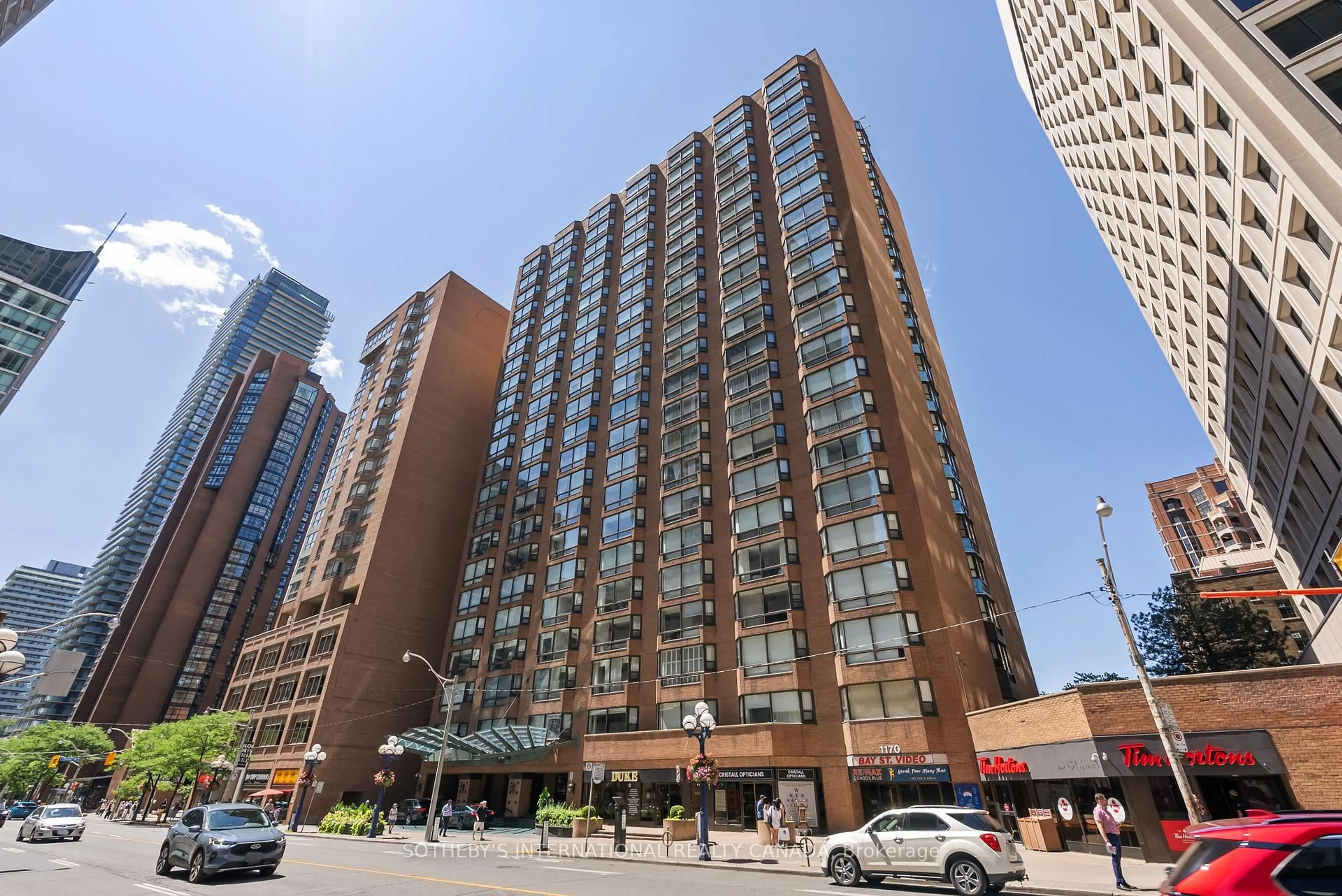 Patio, street for 1166 Bay St #1205, Toronto Ontario M5S 2X8