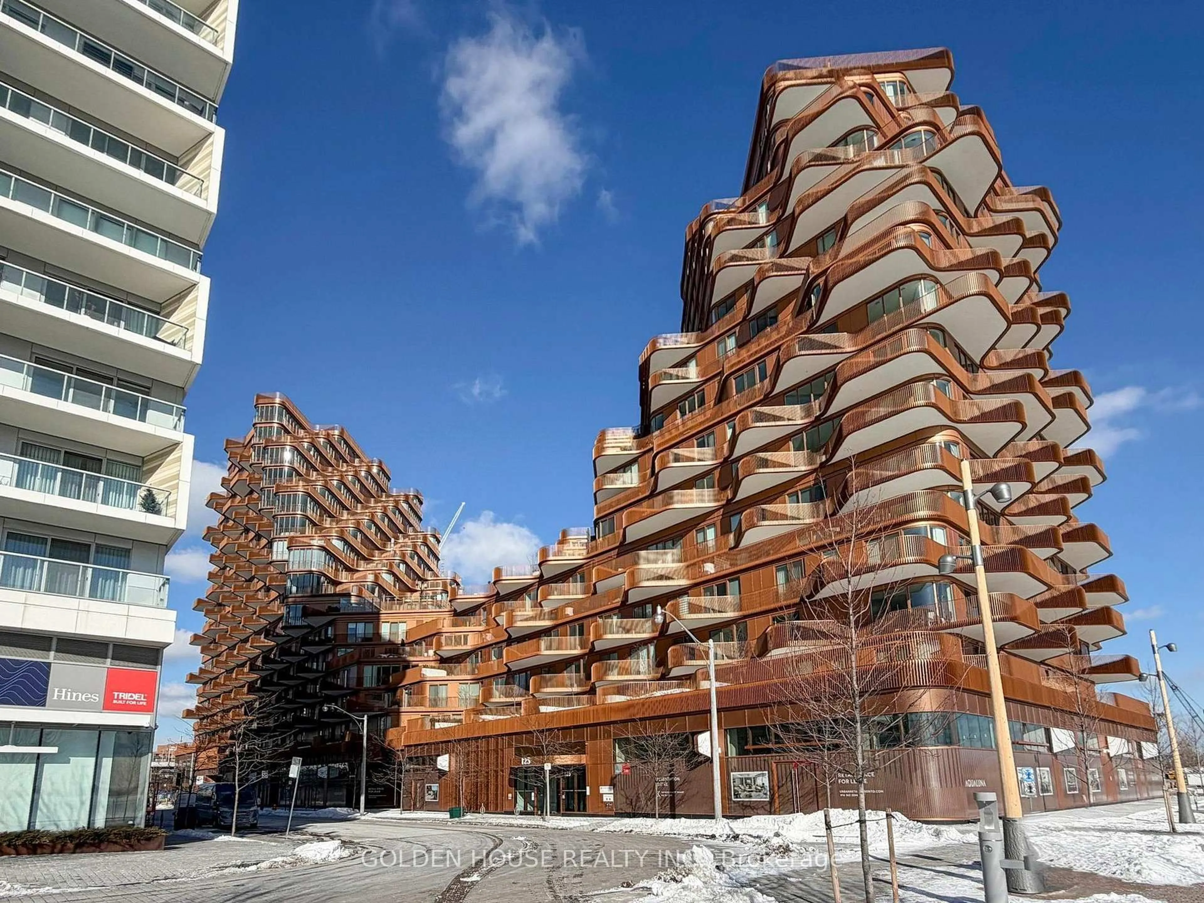 Patio, building for 155 Merchants' Wharf #LPH22, Toronto Ontario M5A 0Y4